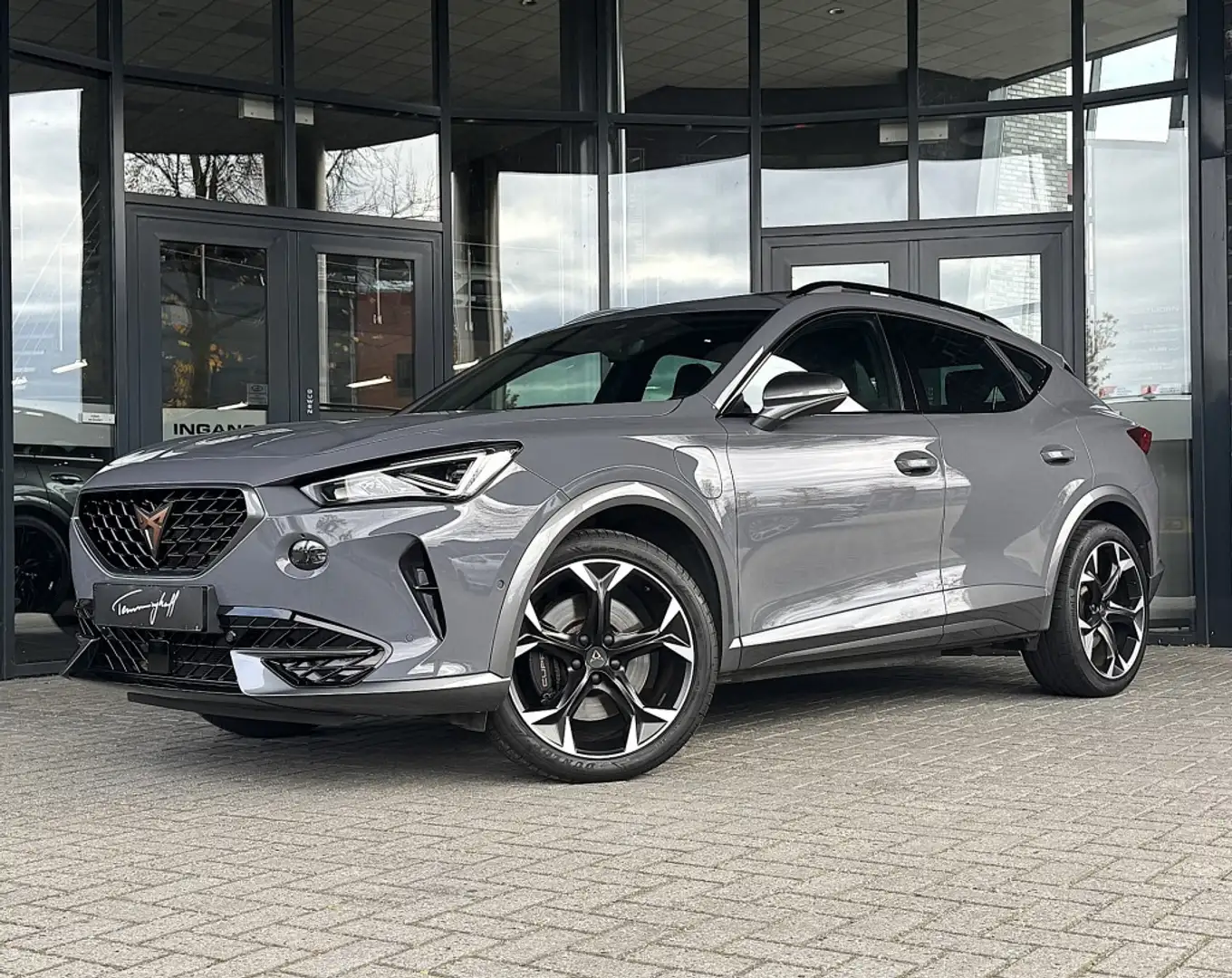 CUPRA Formentor 1.4 E-HYBRID 245PK VZ PERF. - PANO - TREKH. - MATR Grijs - 1