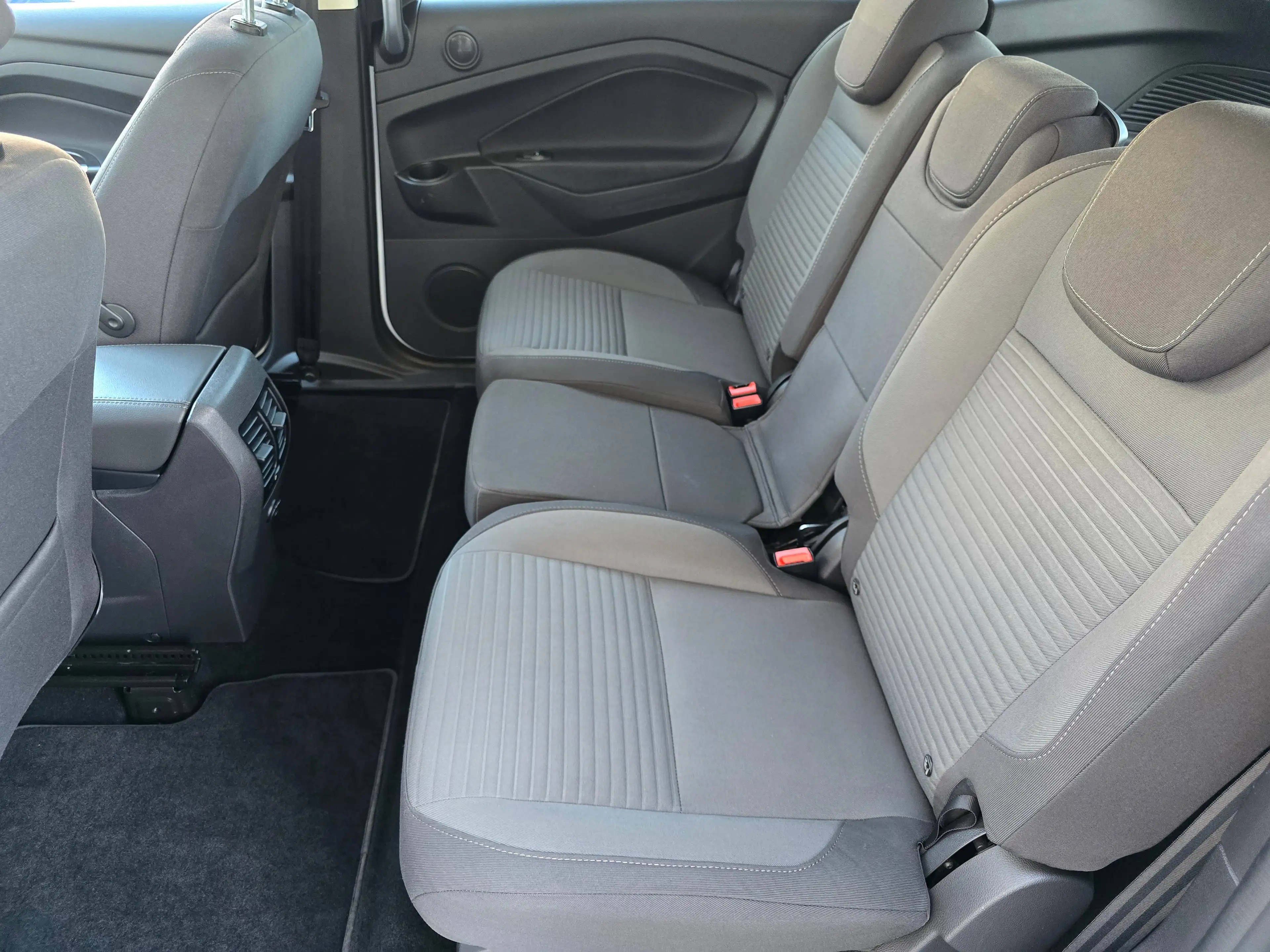 Ford Grand C-Max 2.0 TDCi Titanium Aut. Titanium*1.Hand*AHK*Navigation*Rückfahrkamera*Park-Assistent — photo 13