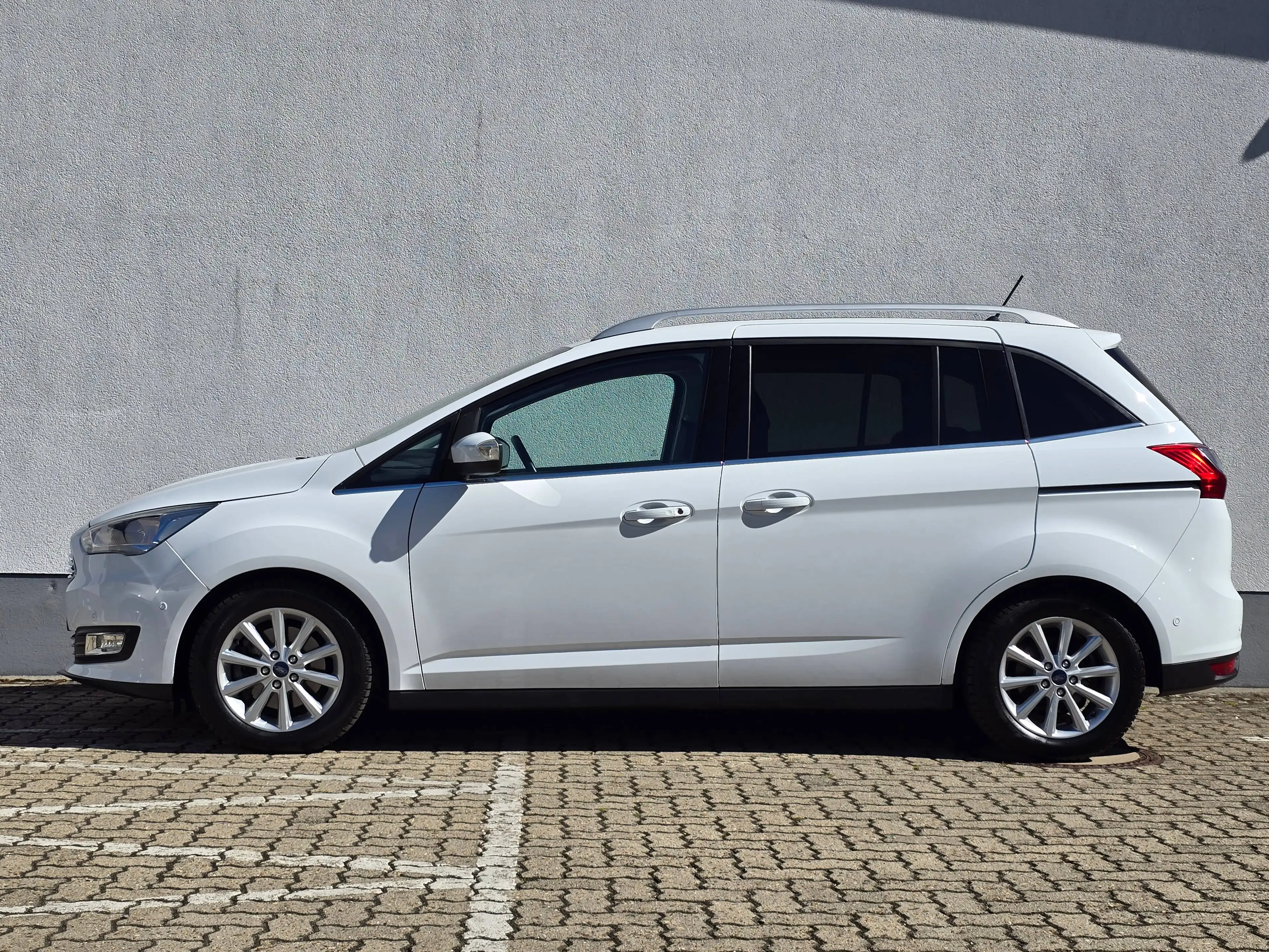 Ford Grand C-Max 2.0 TDCi Titanium Aut. Titanium*1.Hand*AHK*Navigation*Rückfahrkamera*Park-Assistent — photo 2