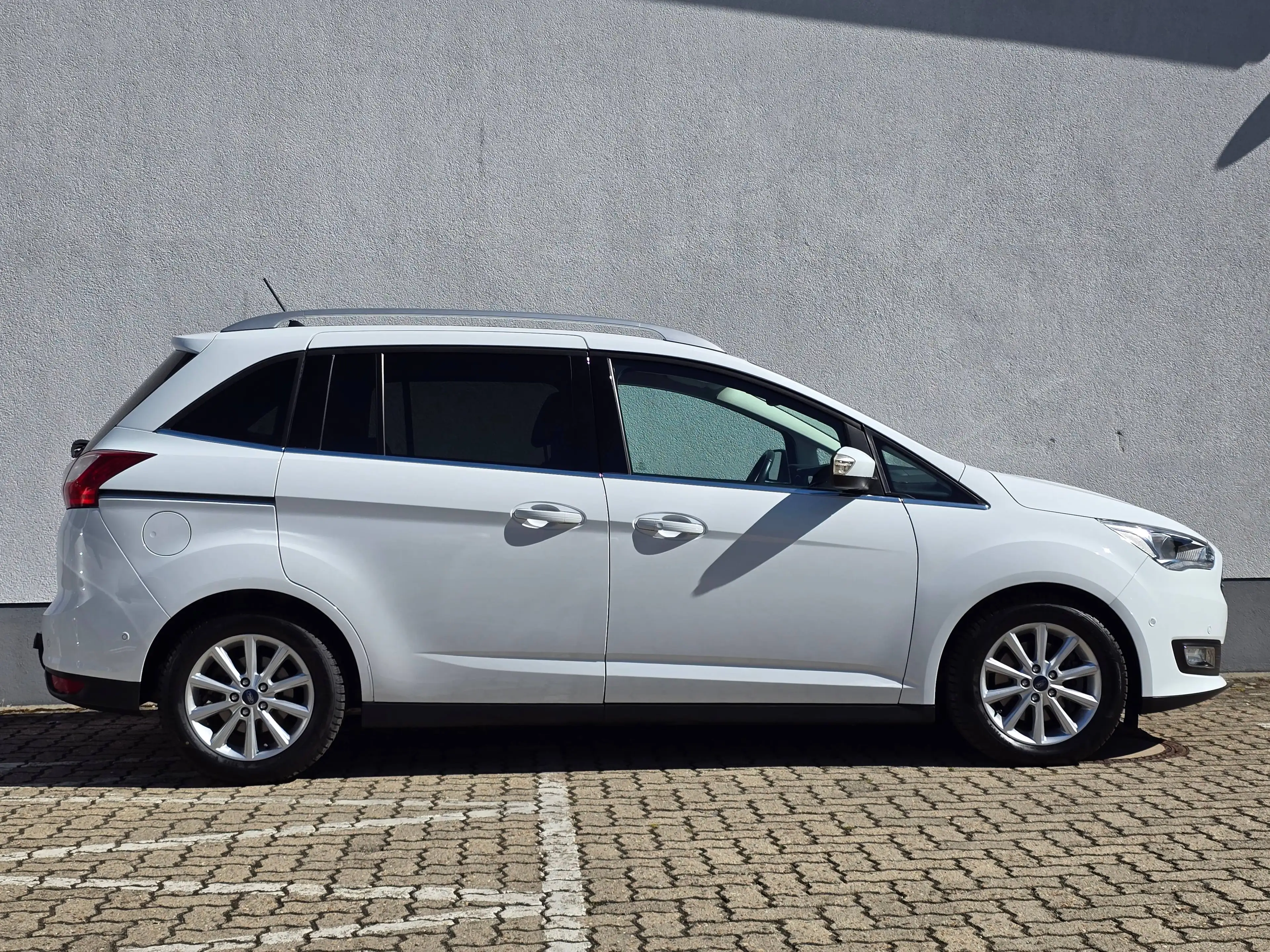 Ford Grand C-Max 2.0 TDCi Titanium Aut. Titanium*1.Hand*AHK*Navigation*Rückfahrkamera*Park-Assistent — photo 7