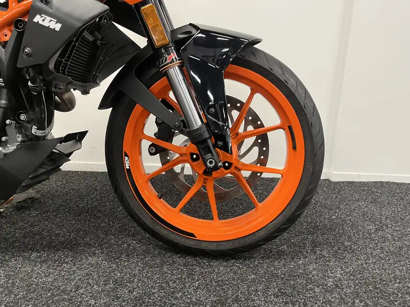 KTM 390 Duke - foto 6