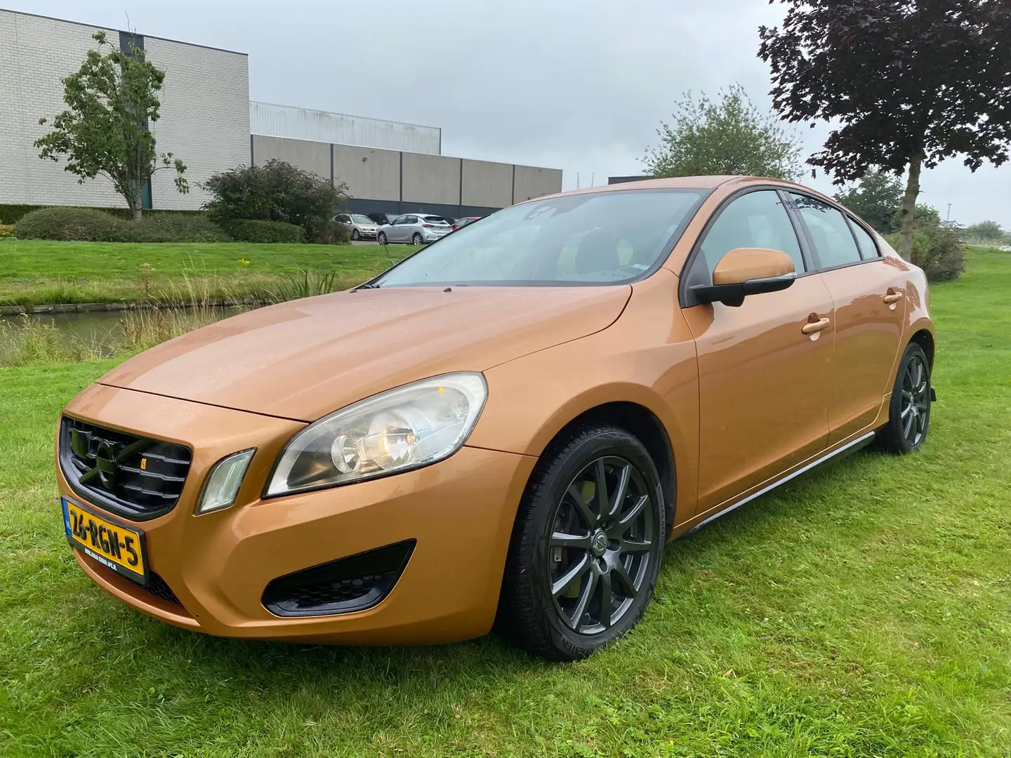 Volvo S60 2011 * 2.0T Kinetic * AUTOMAAT * LMV * VOLLEDER * Portocaliu - 1