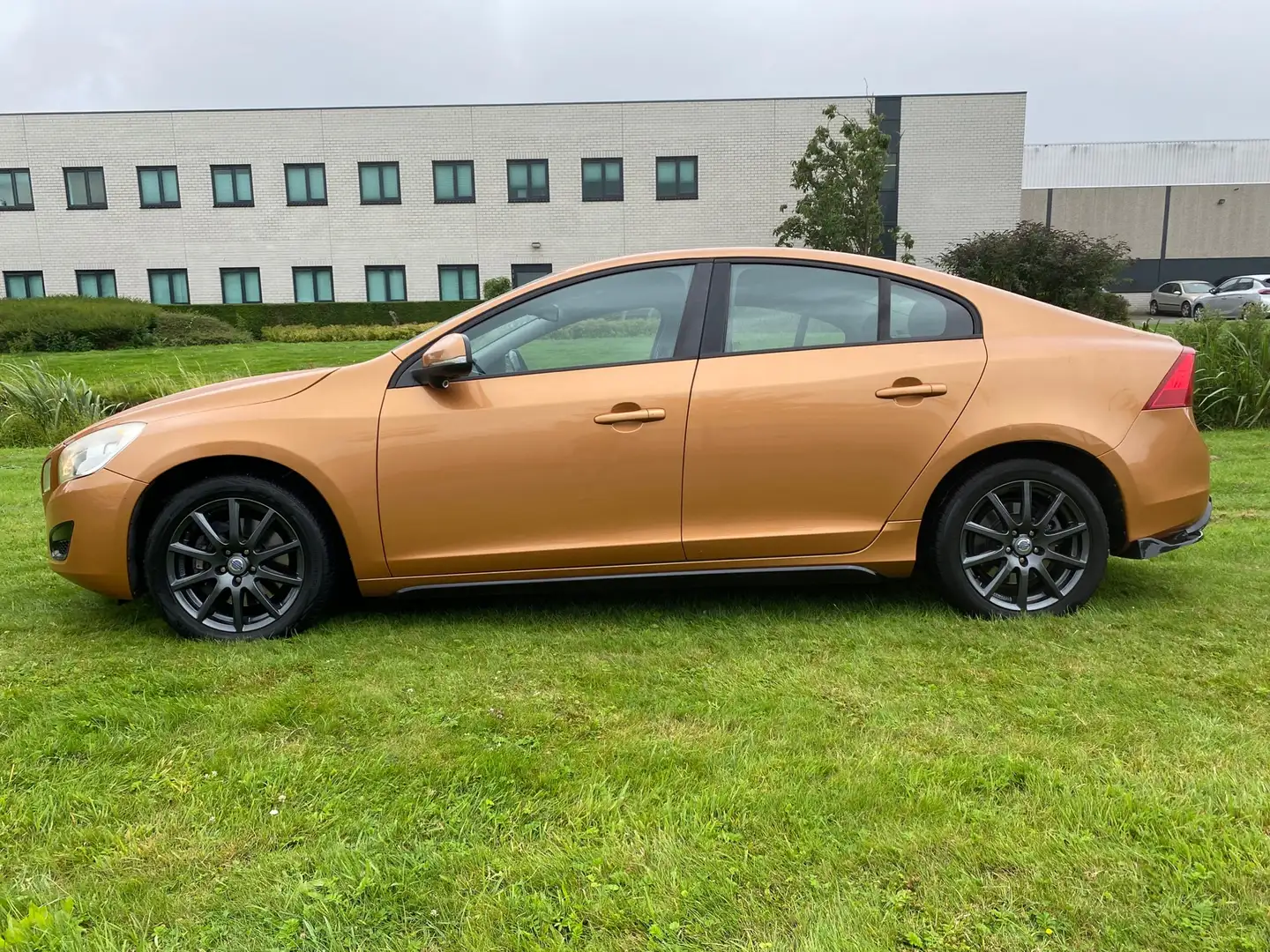 Volvo S60 2011 * 2.0T Kinetic * AUTOMAAT * LMV * VOLLEDER * Portocaliu - 2