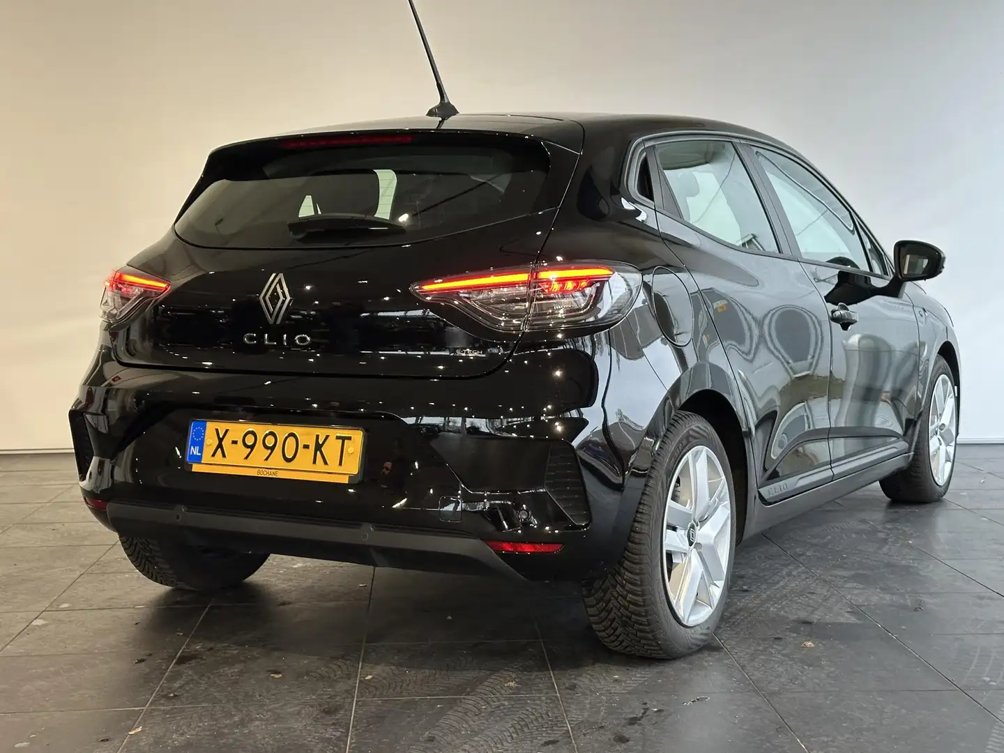 Renault Clio 1.6 E-Tech Full Hybrid 145 evolution NAVIGATIE | A Noir - 2