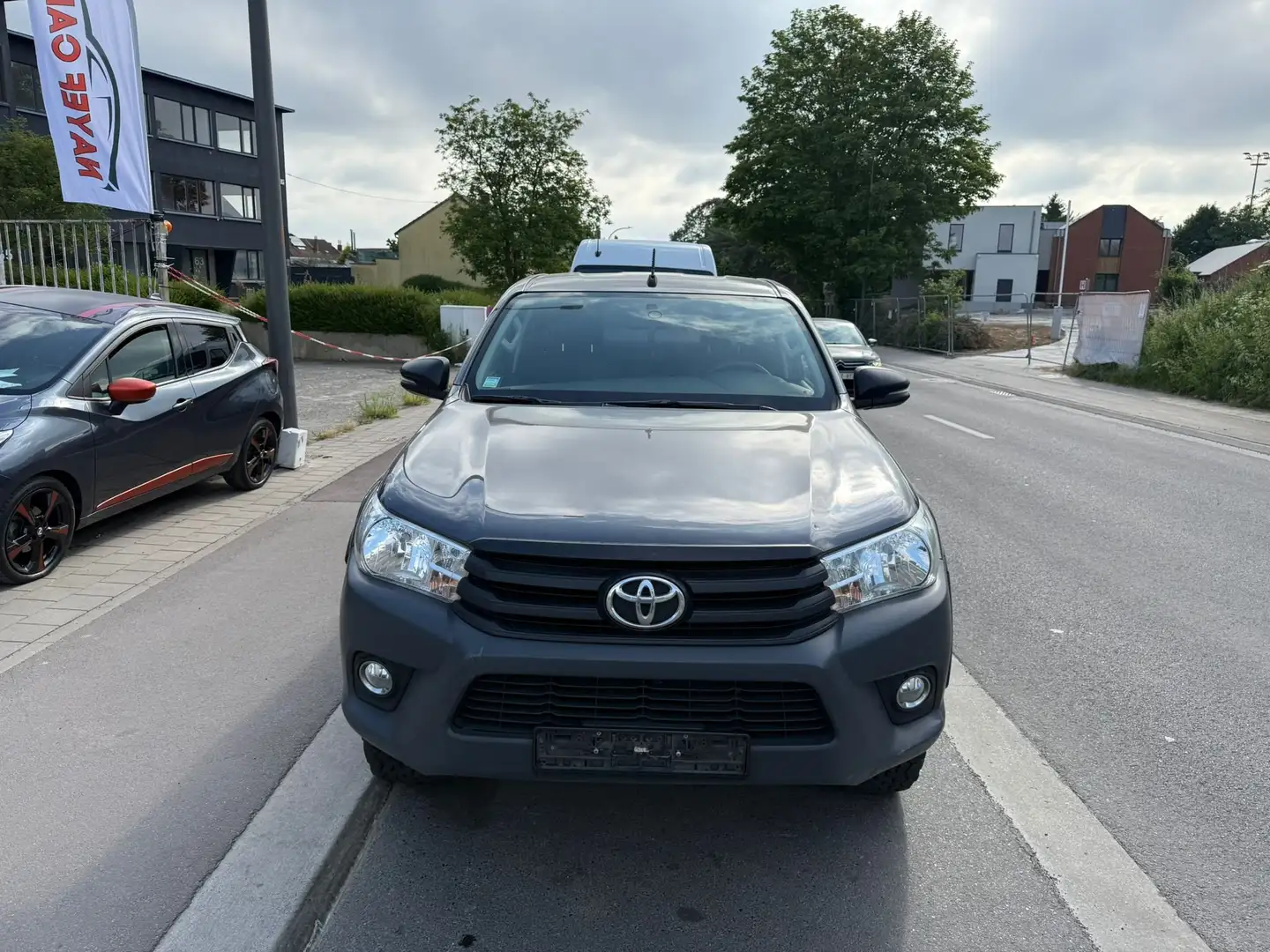 Toyota Hilux 2.4 D-4D 4WD Active Zwart - 2