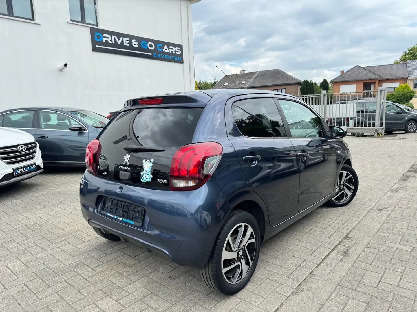 Peugeot 108 1.2i Benzine Allure - Camera ** 1 JAAR GARANTIE ** Gris - 2