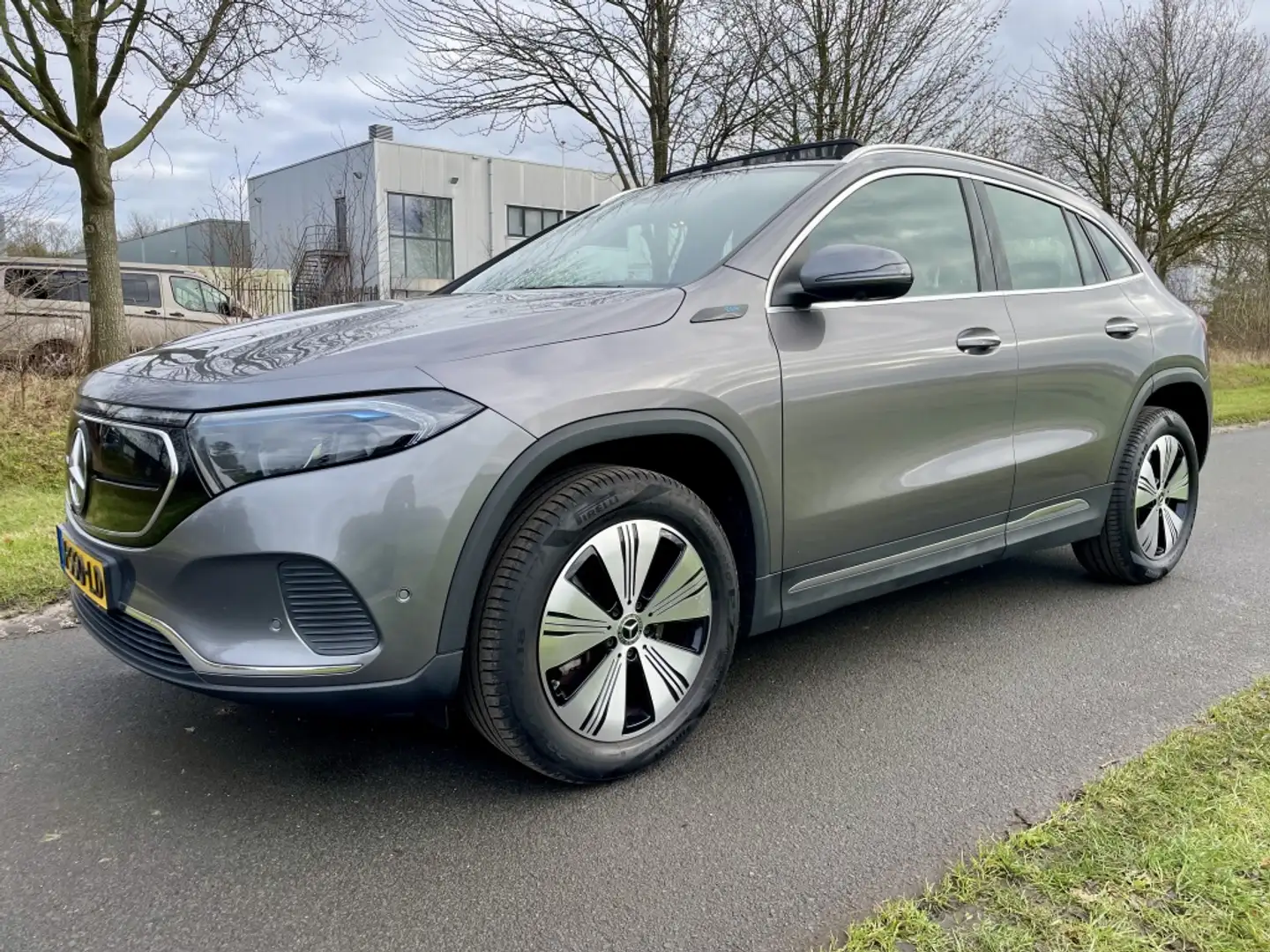 Mercedes-Benz EQA 250 Bns Sol. Lux, PANO, HUD, ACC Gris - 2