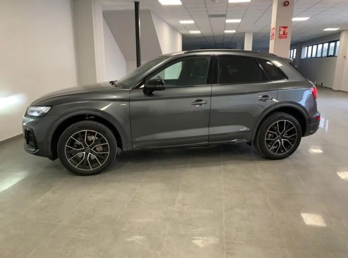Audi Q5 40 TDI quattro-ultra Black line S tronic 150kW Gris - 1