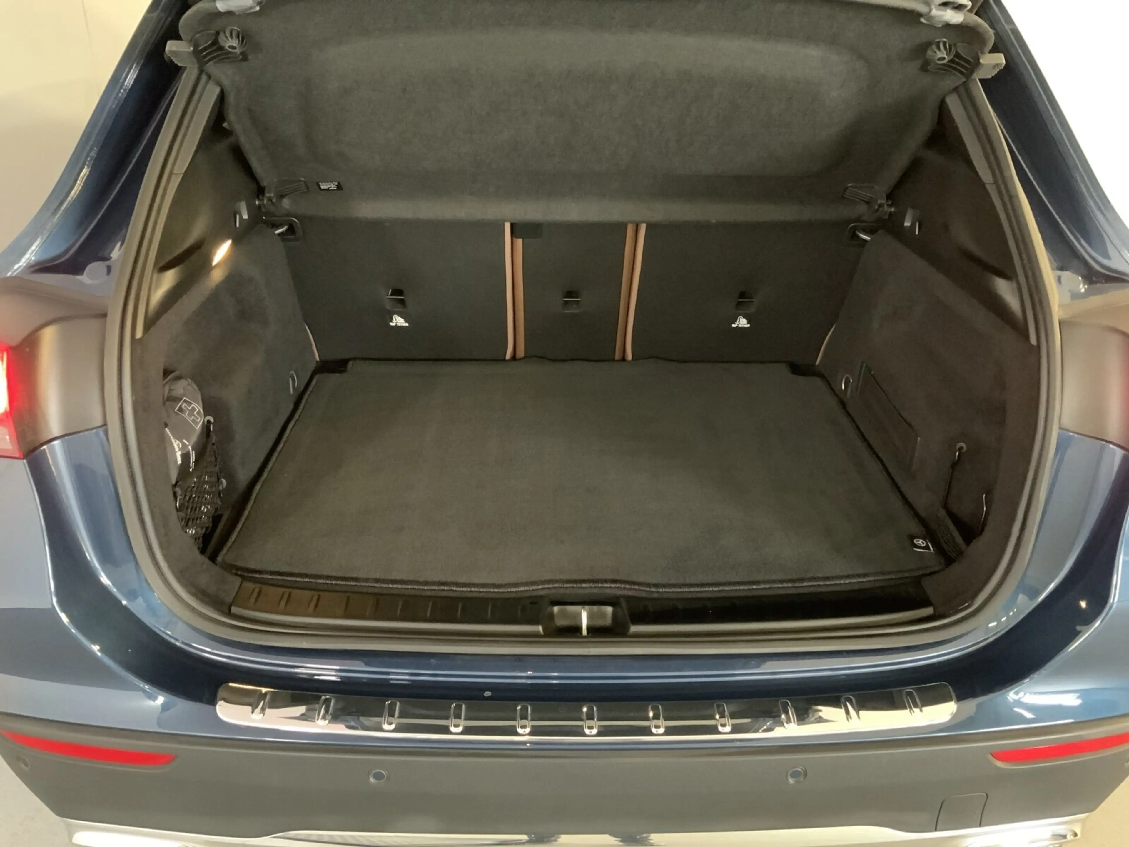 Mercedes-Benz GLA 220 GLA 220 d 4M Progressive 360°Kam DISTRONIC AHK — photo 7