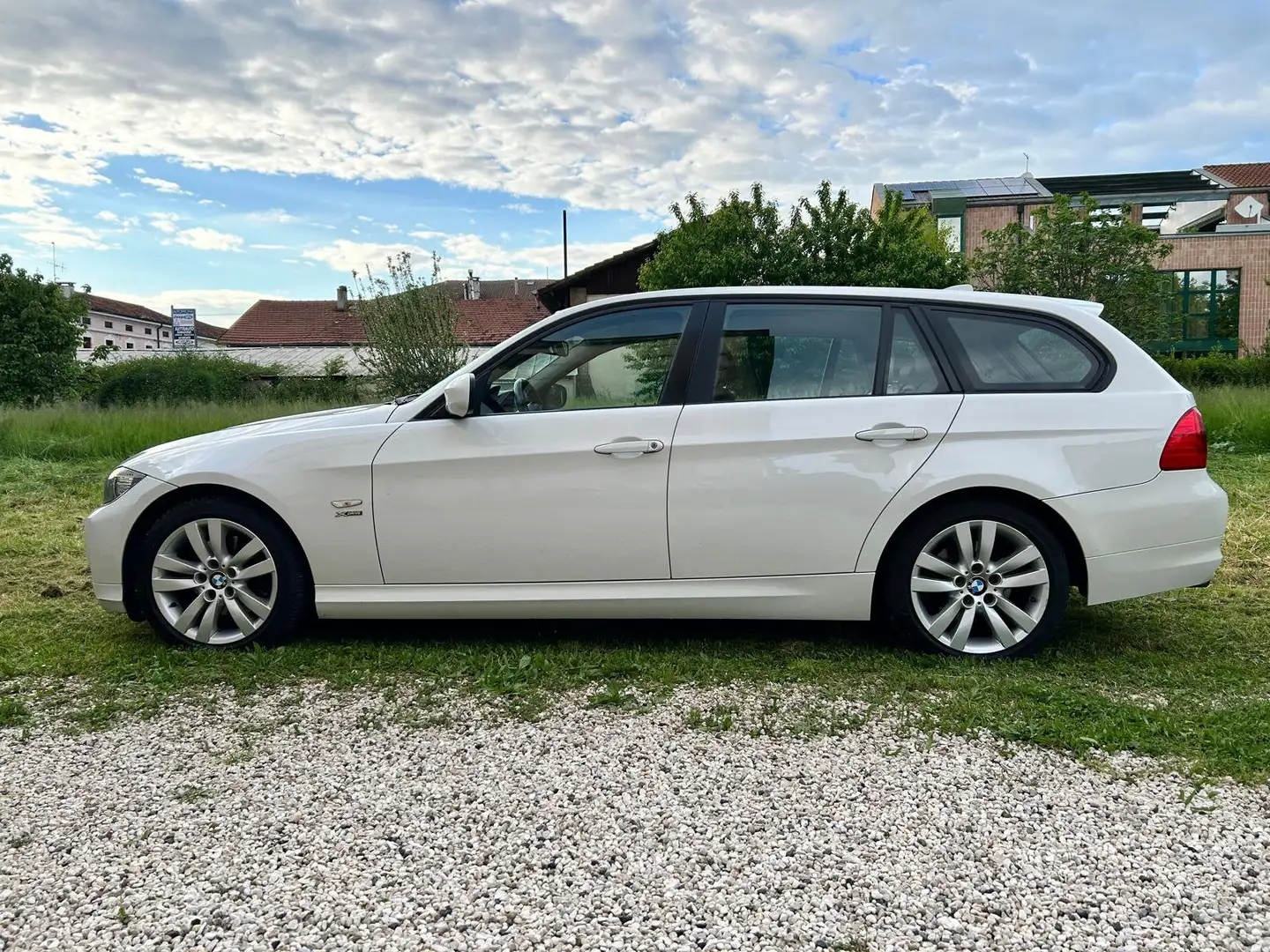 BMW 320 X drive Touring serie futura Bianco - 1