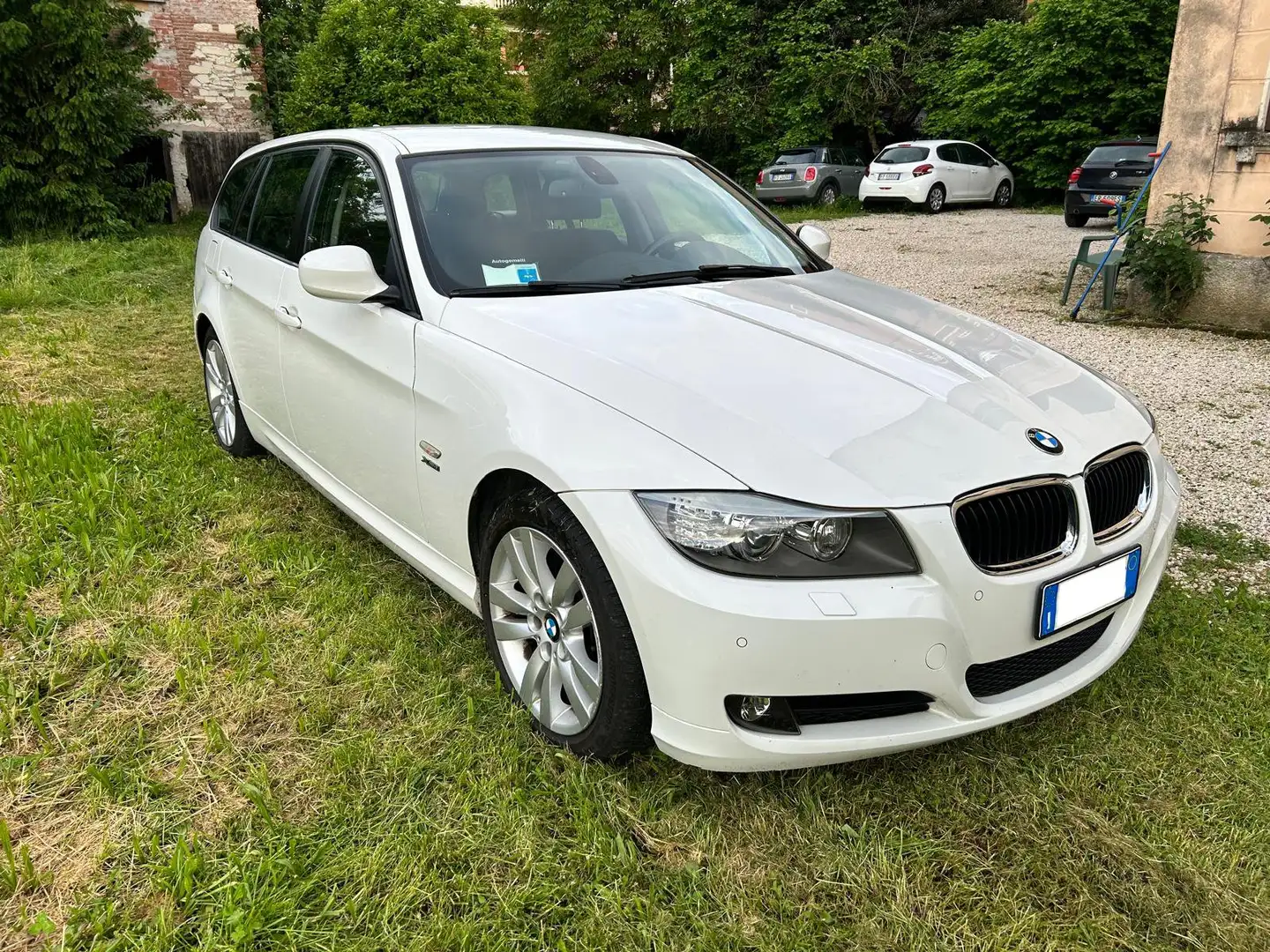 BMW 320 X drive Touring serie futura Bianco - 2