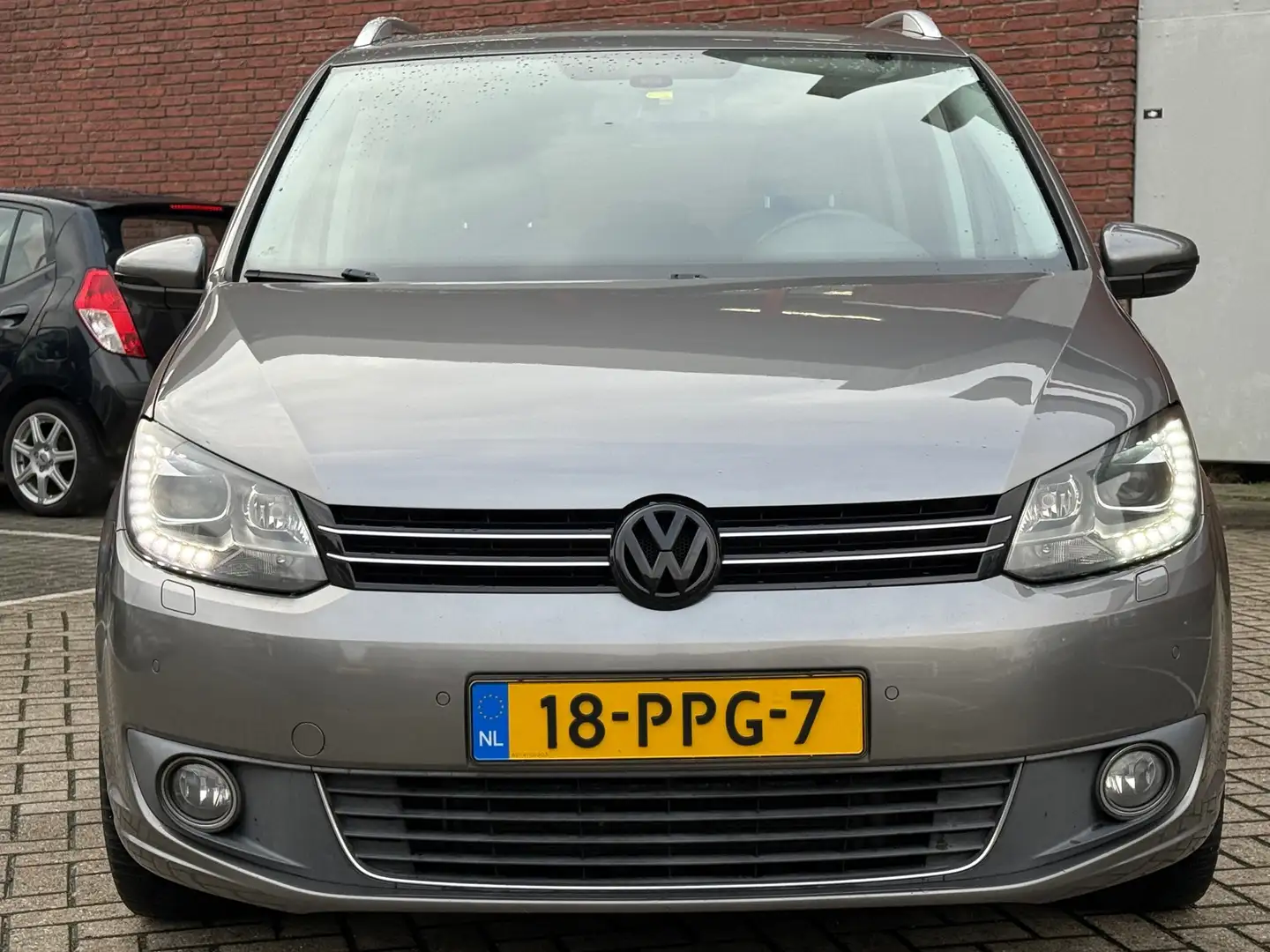 Volkswagen Touran 1.4 TSI Highline|AUTOMAAT|NAVI|PDC|NIEUWE-MOTOR Grau - 2
