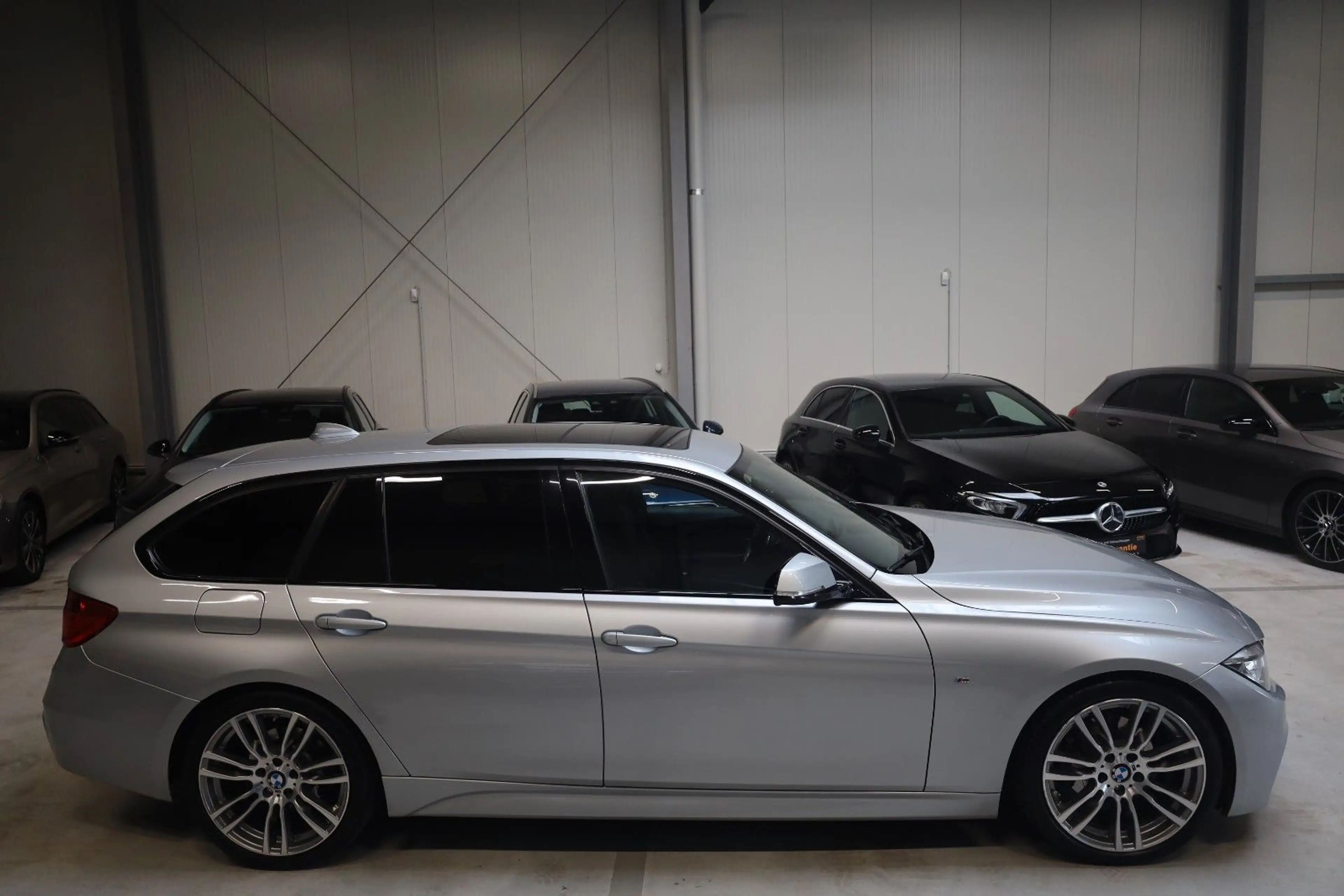 BMW 320 d 3 Touring M Sport Navi Alcantara Head-up — photo 4