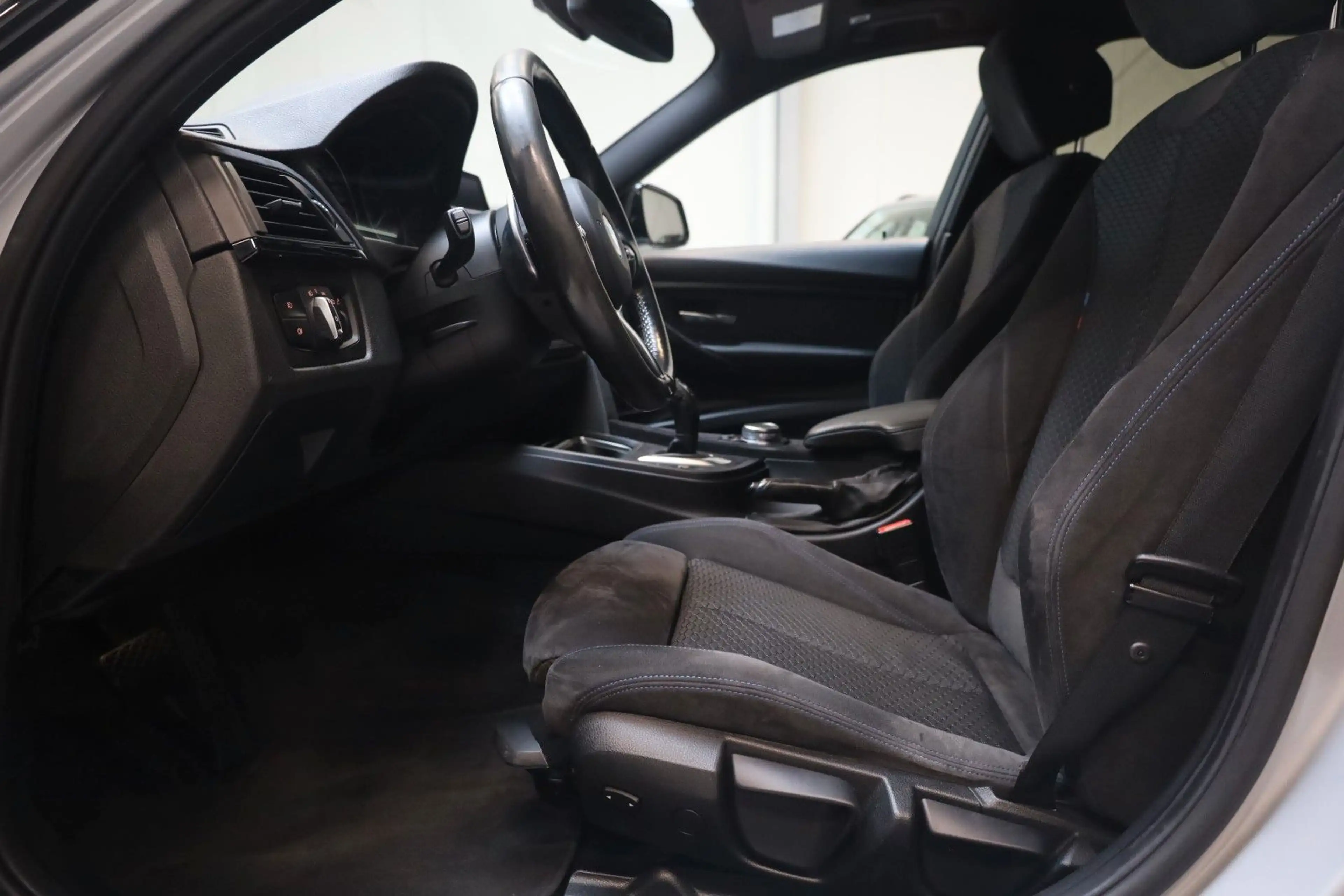 BMW 320 d 3 Touring M Sport Navi Alcantara Head-up — photo 12