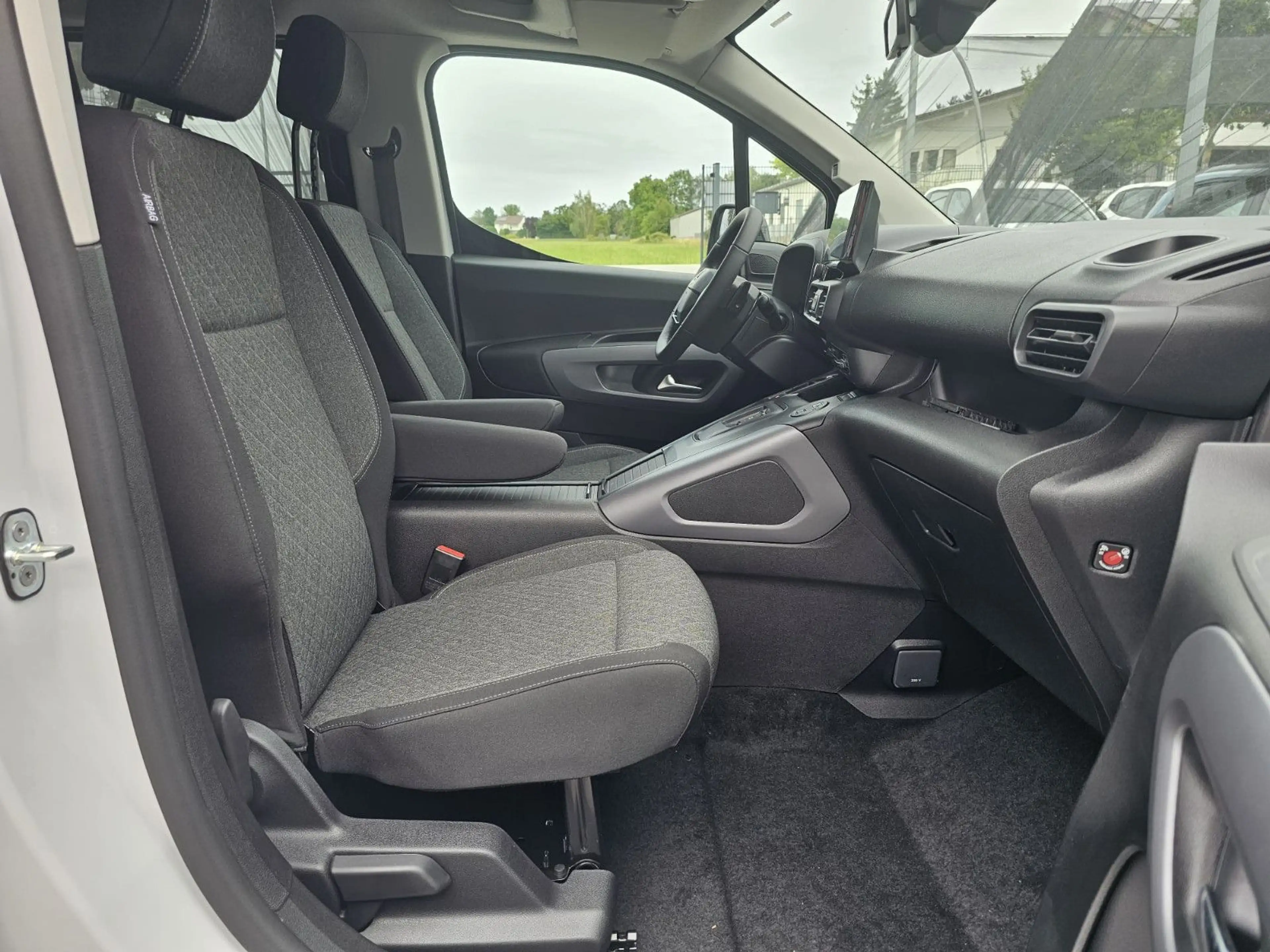 Opel Combo XL 1.5 Diesel Automatik Edition PKW*Style* — photo 17