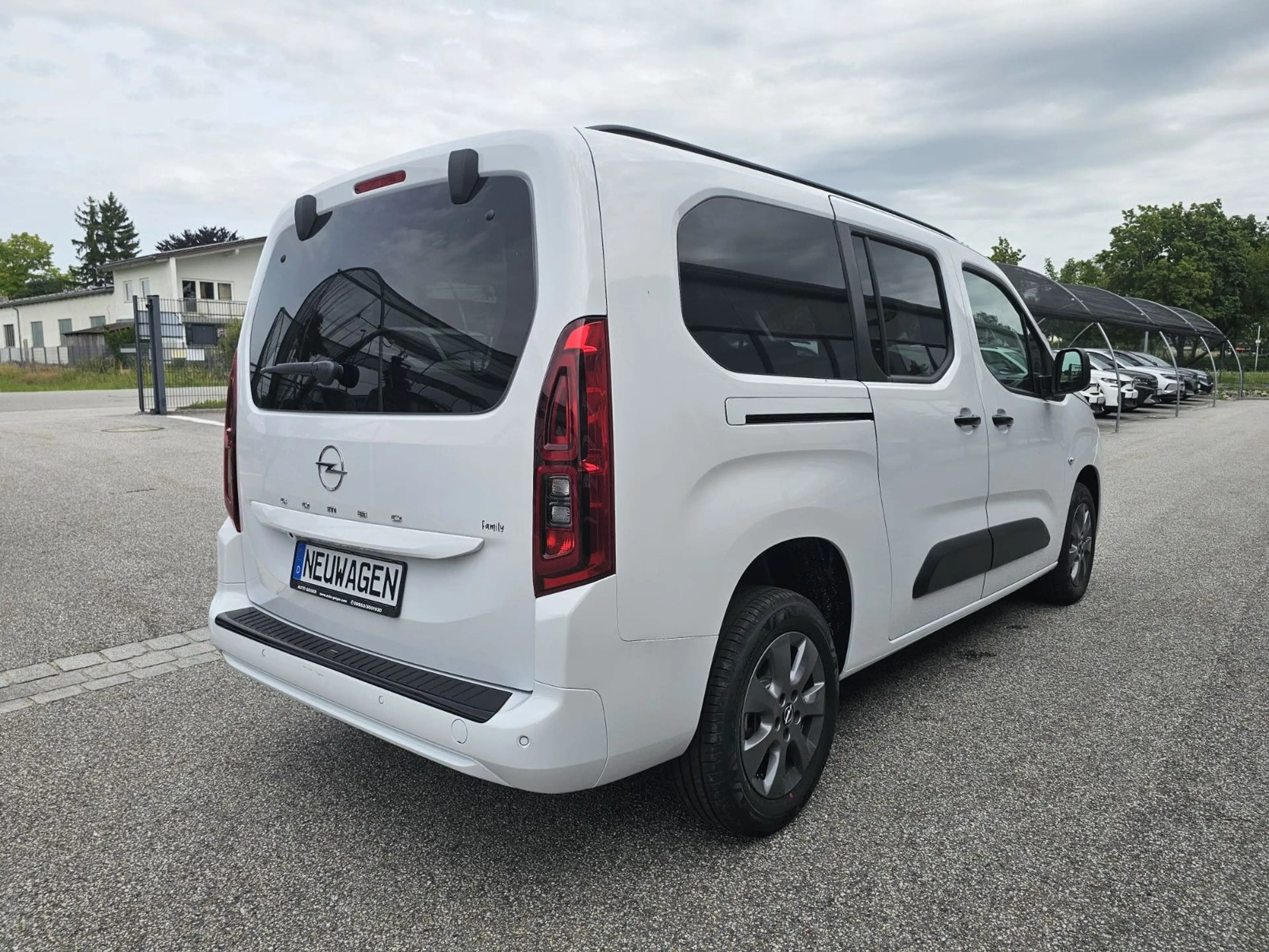 Opel Combo XL 1.5 Diesel Automatik Edition PKW*Style* — photo 6