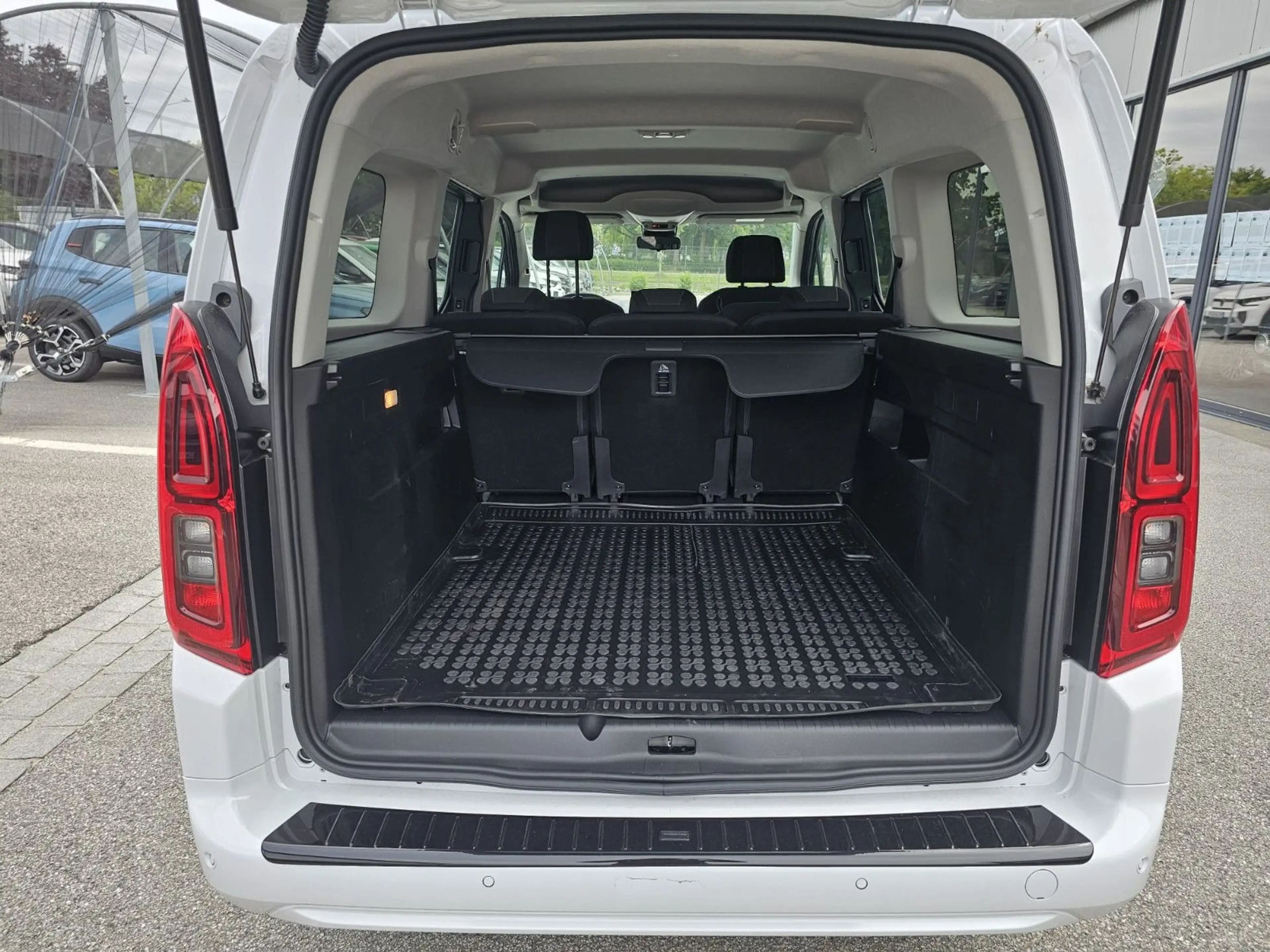 Opel Combo XL 1.5 Diesel Automatik Edition PKW*Style* — photo 23