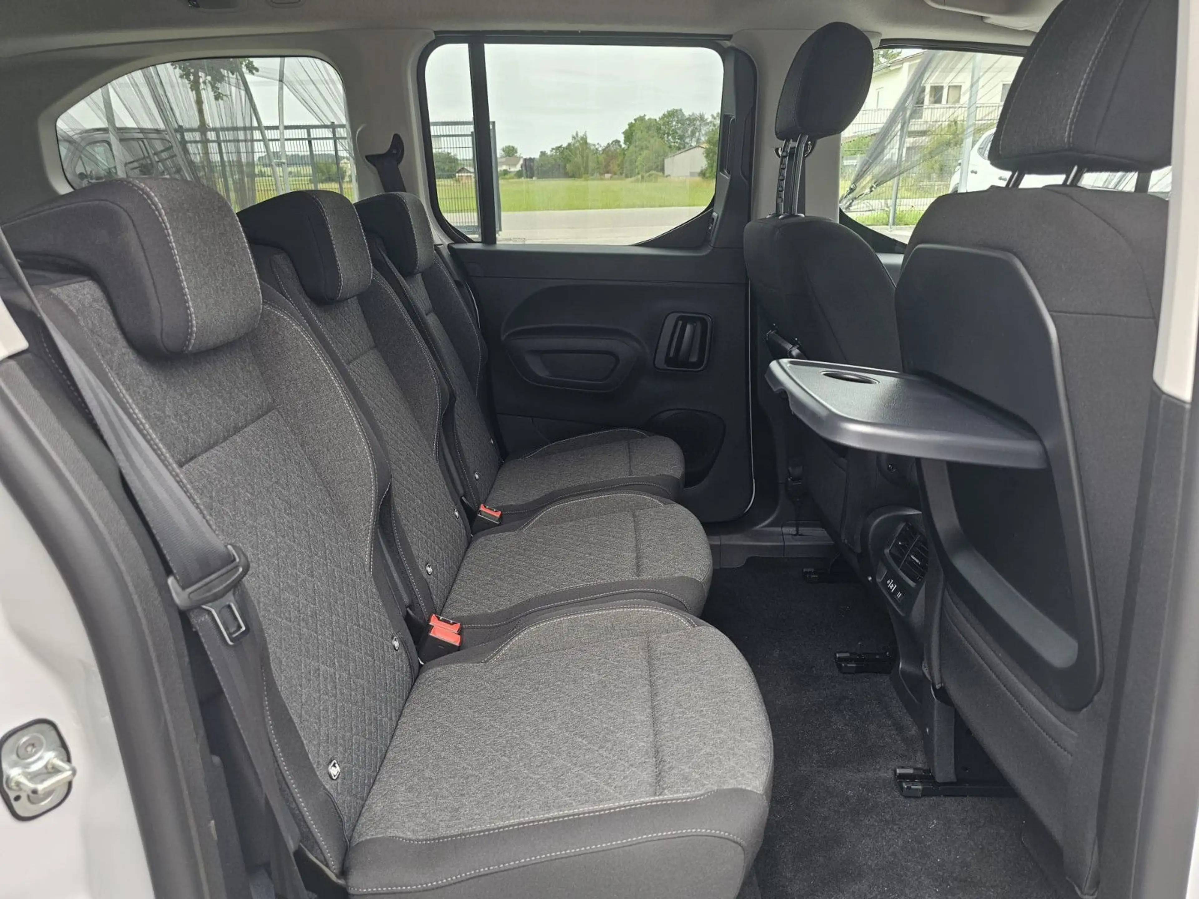 Opel Combo XL 1.5 Diesel Automatik Edition PKW*Style* — photo 19