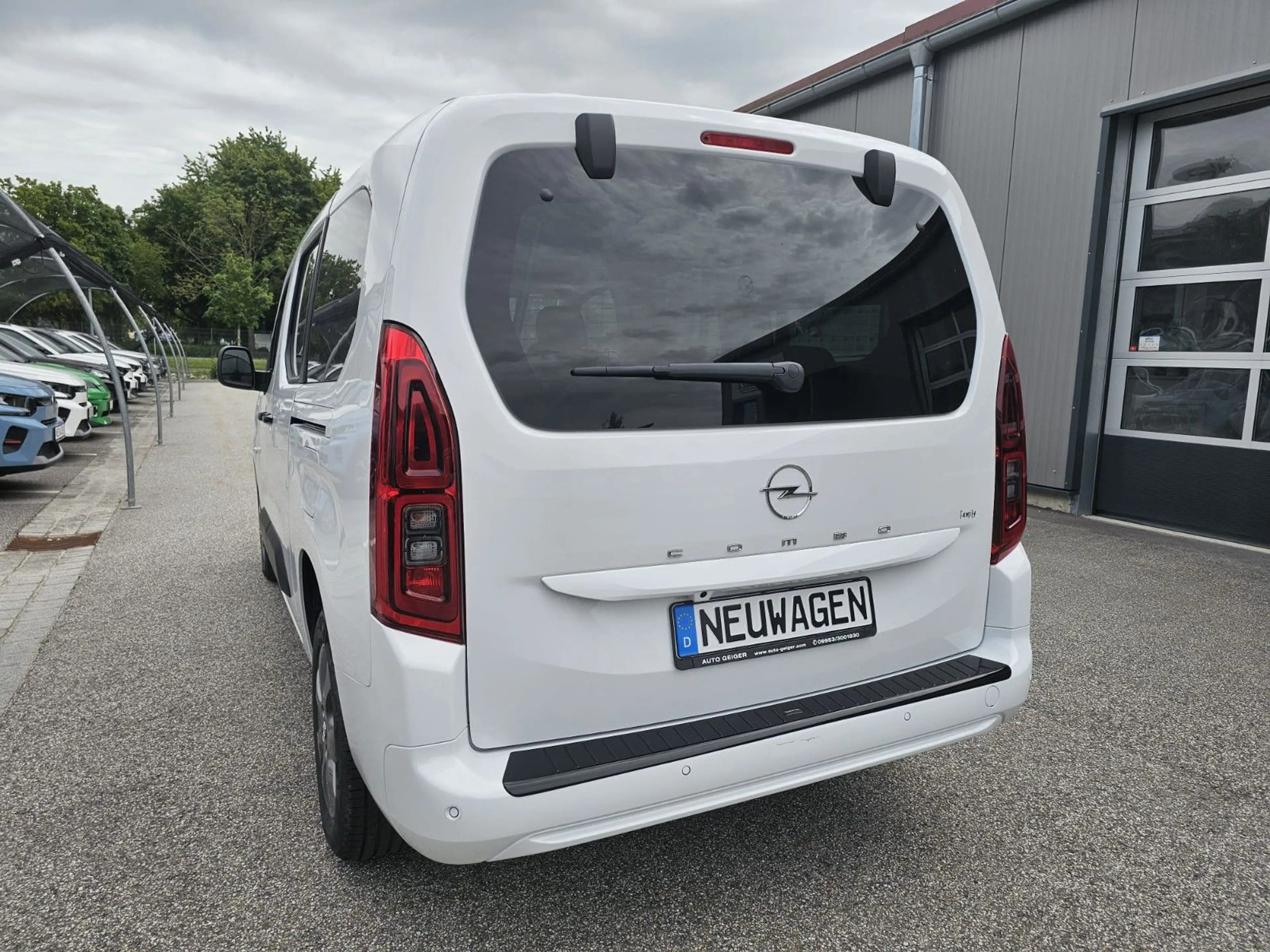 Opel Combo XL 1.5 Diesel Automatik Edition PKW*Style* — photo 3