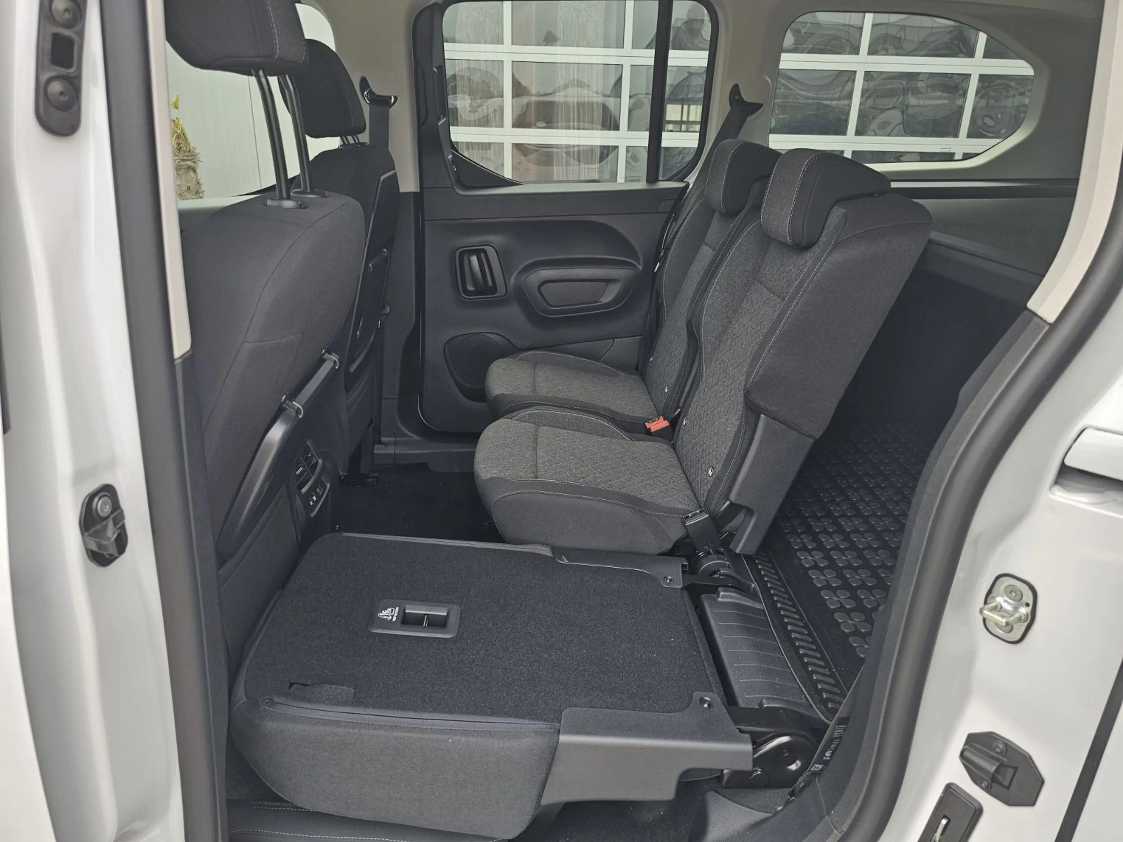 Opel Combo XL 1.5 Diesel Automatik Edition PKW*Style* — photo 24