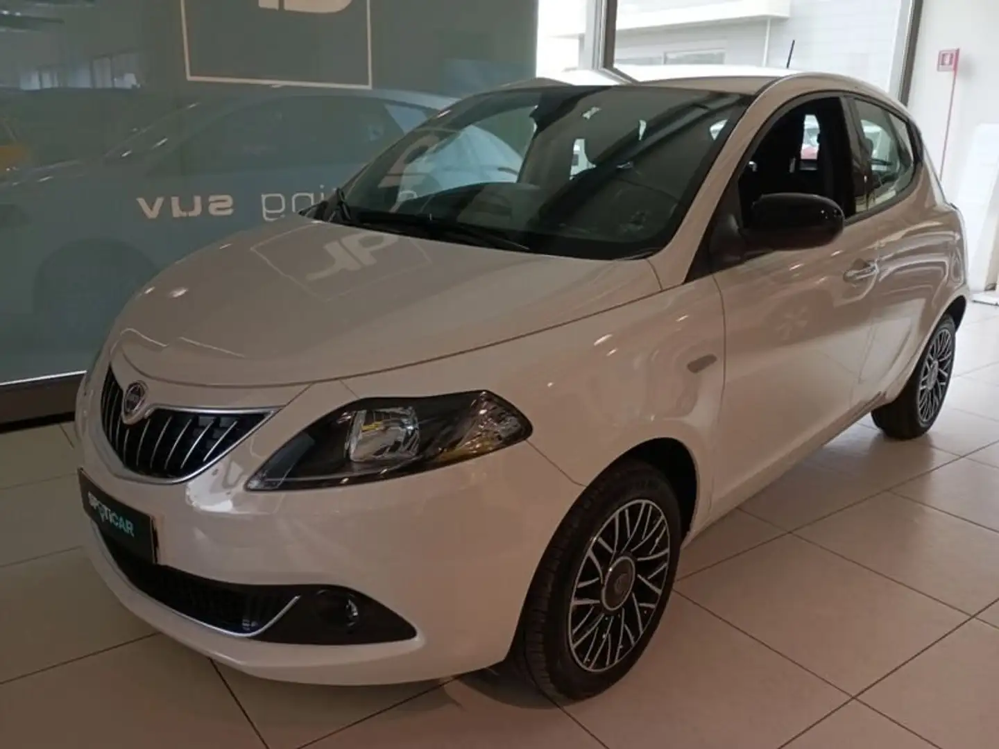 Lancia Ypsilon 1.0 FireFly 5 porte S&S Hybrid Platino Bianco - 1
