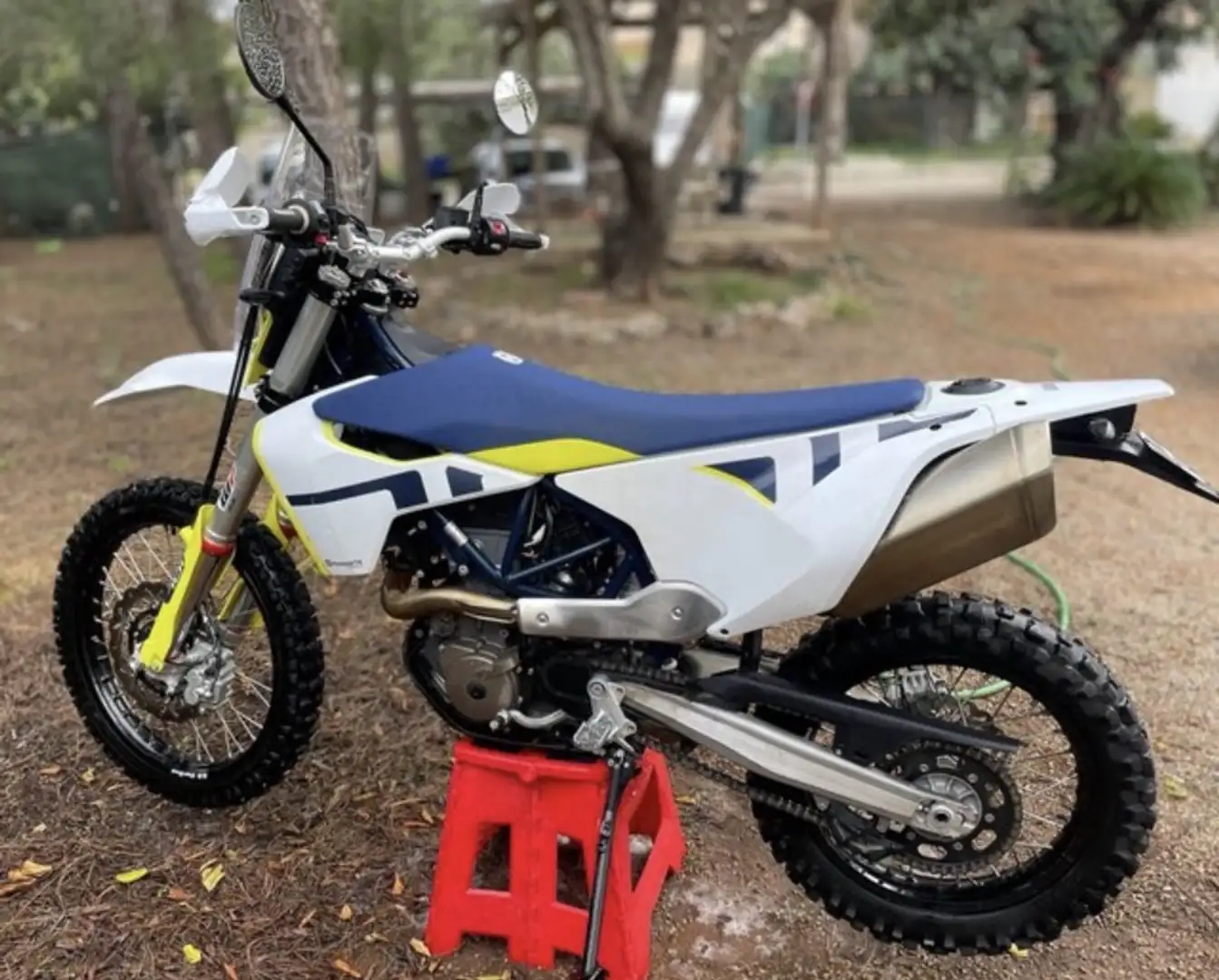 Husqvarna 701 Enduro Blanco - 2