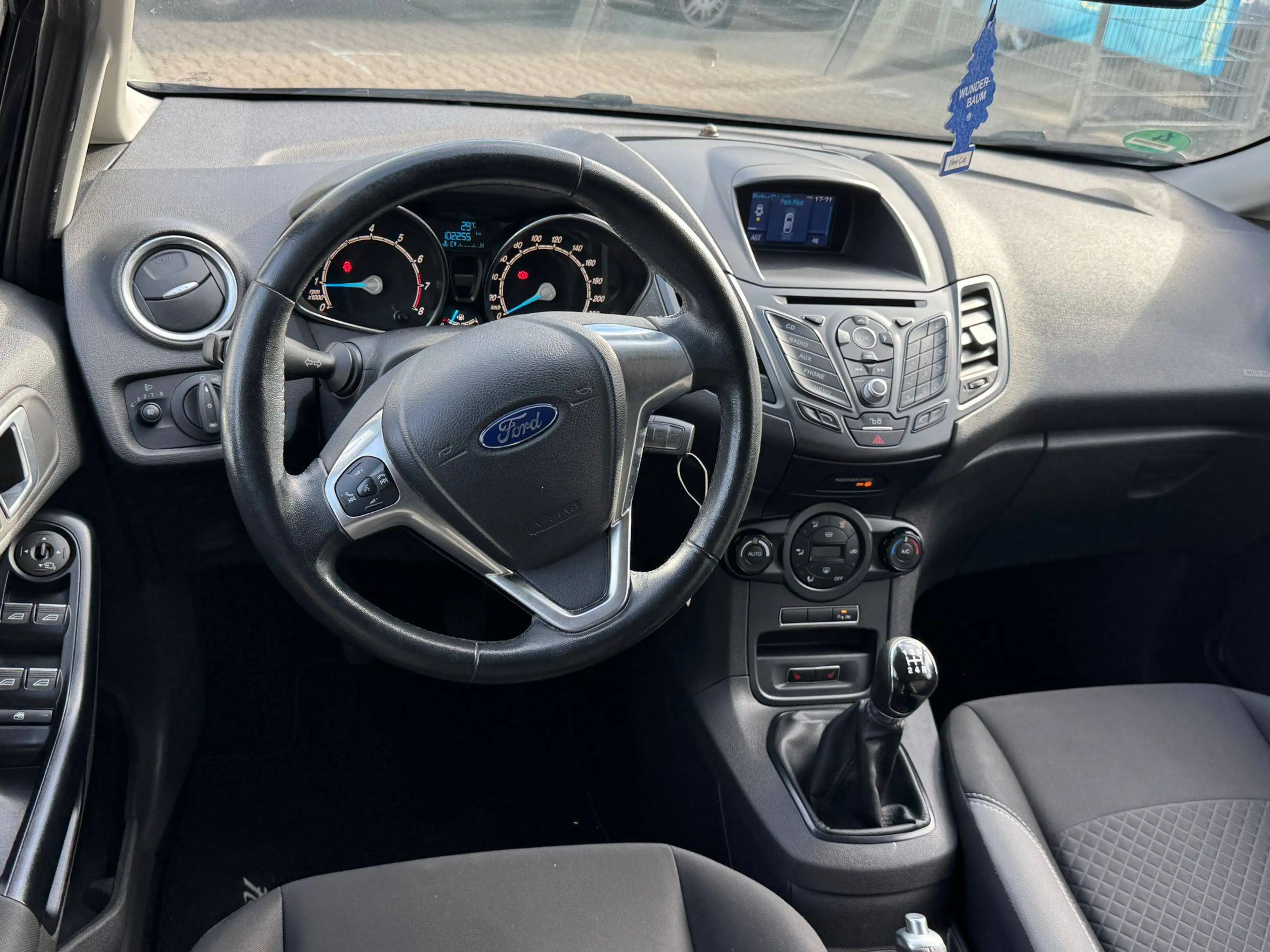 Ford Fiesta Trend — photo 9