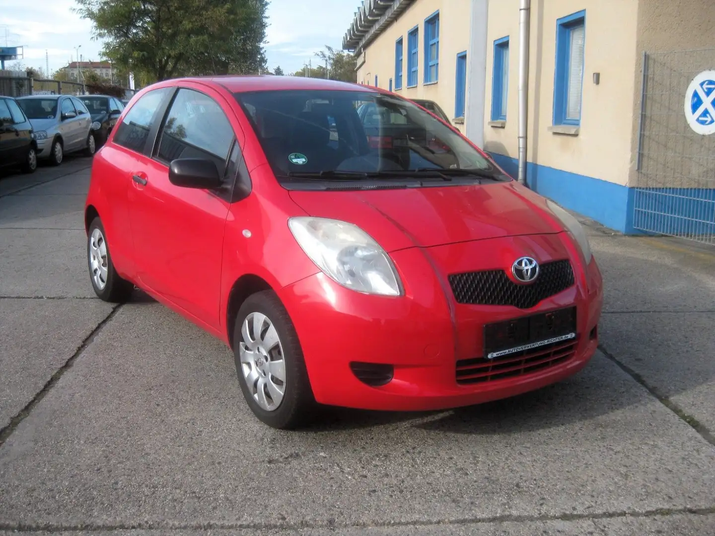 Toyota Yaris Cool , Allw. Service neu * TÜV 06-2027* Rot - 2