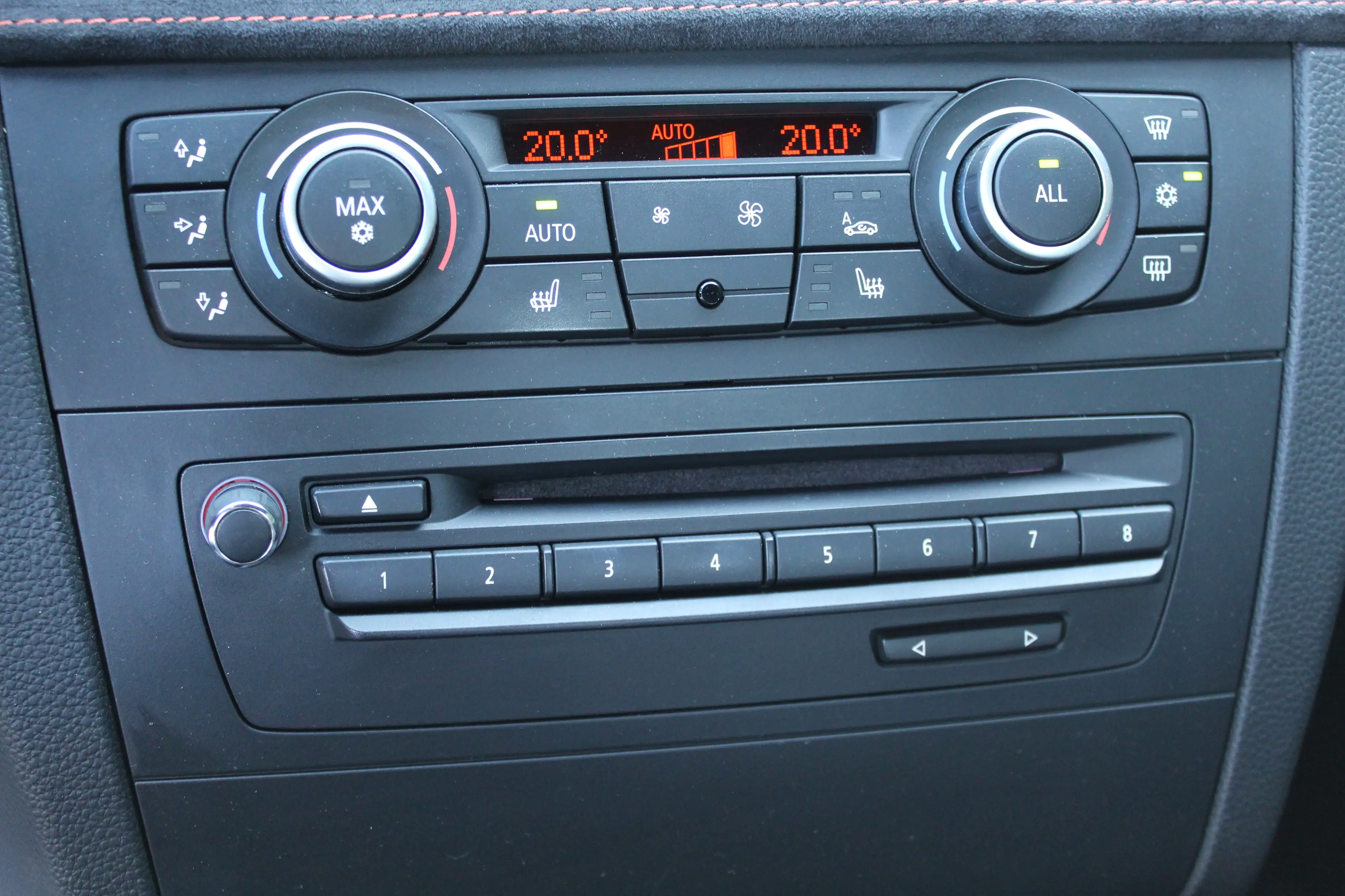 BMW 1er M Coupé *SAMMLERZUSTAND*TOP*1.BESITZ*SERVICEGEPFLEGT* — photo 15