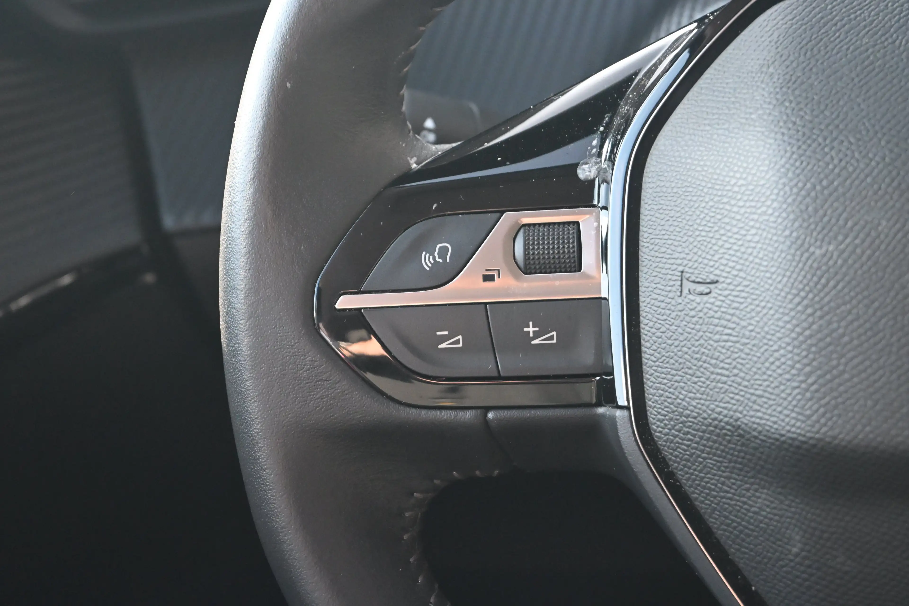 Peugeot e-208 EV Allure 50 kWh | Navigatie By App | Climate Cont — photo 13