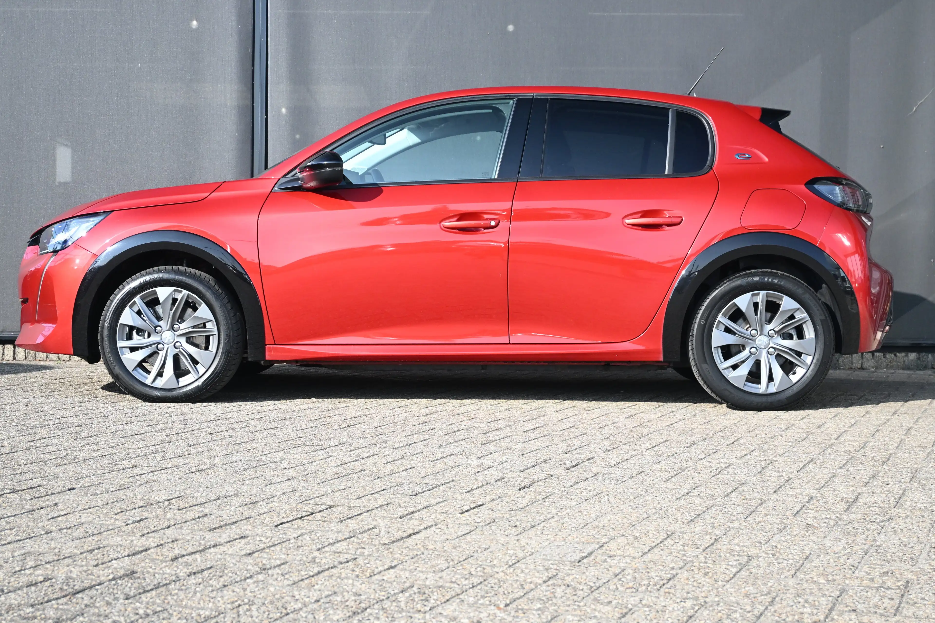 Peugeot e-208 EV Allure 50 kWh | Navigatie By App | Climate Cont — photo 4