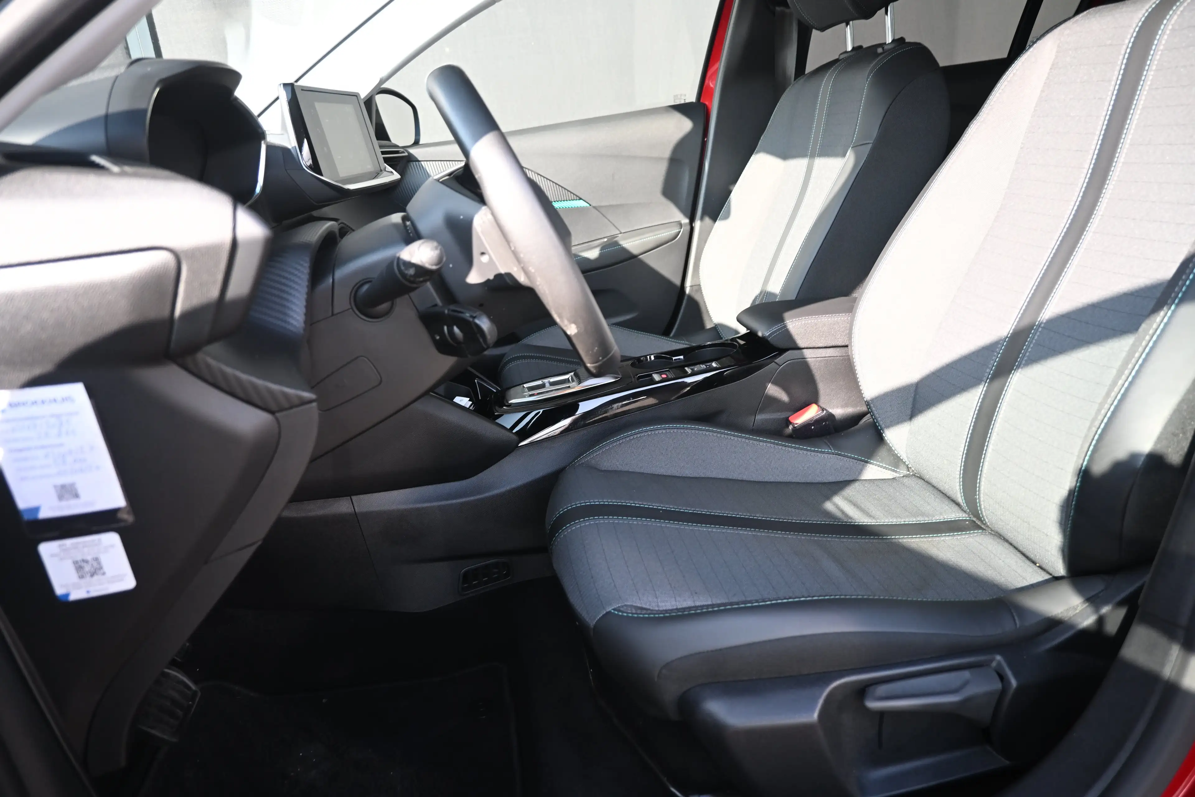 Peugeot e-208 EV Allure 50 kWh | Navigatie By App | Climate Cont — photo 8