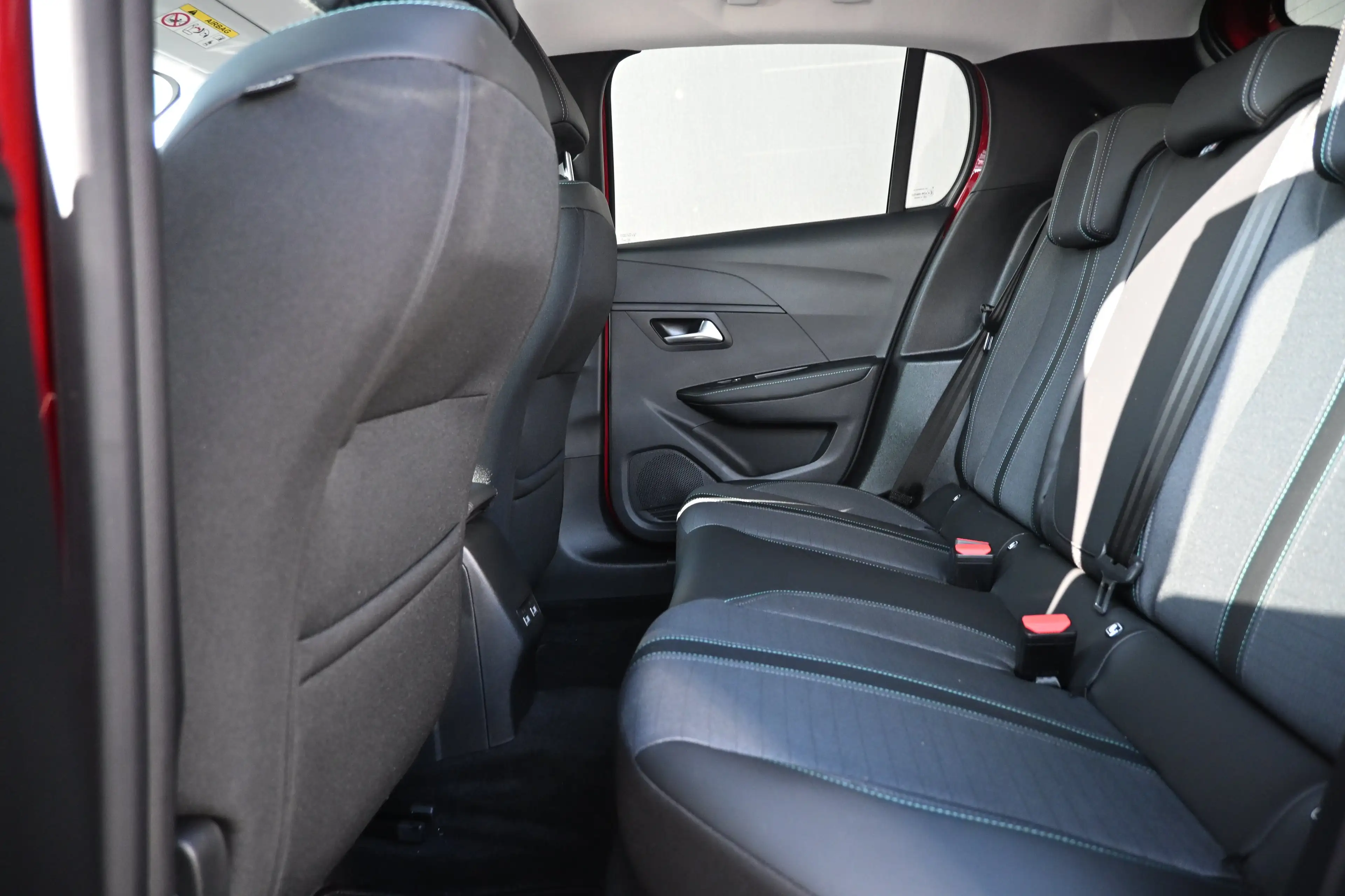 Peugeot e-208 EV Allure 50 kWh | Navigatie By App | Climate Cont — photo 9