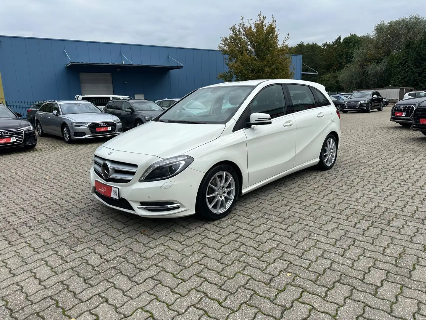 Mercedes-Benz B 180 CDI Edition Bi-Xen NAVI Temp SHZ PDC AHK Weiß - 1