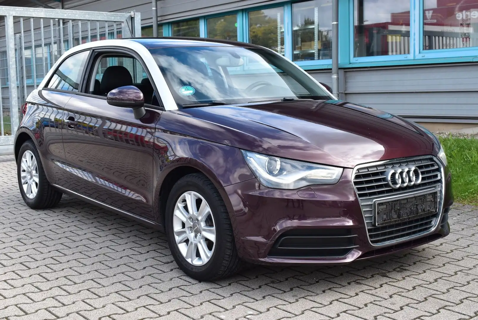 Audi A1 attraction Tüv Neu*Neuwertig erhalten*Tüv Neu Silber - 1