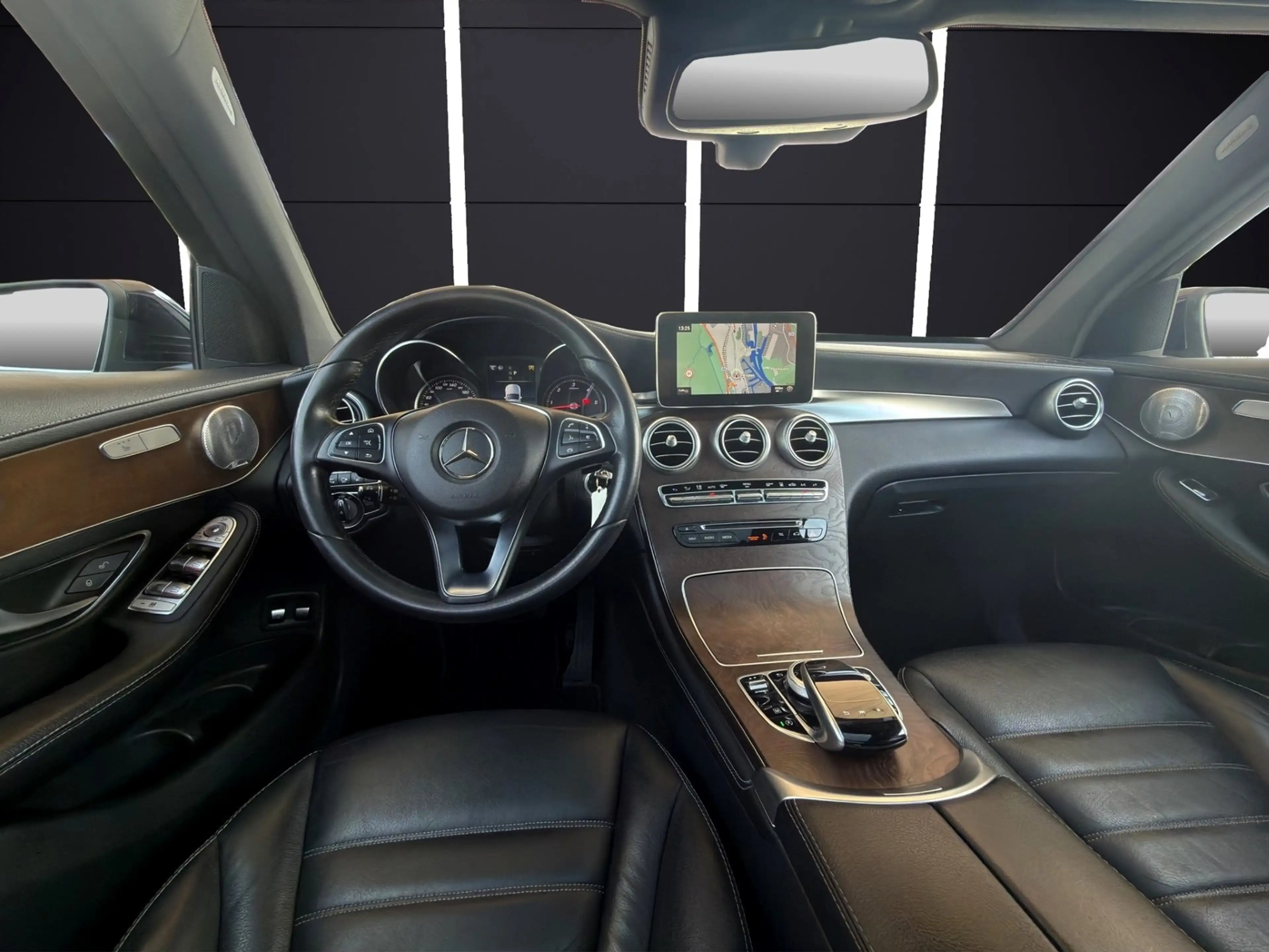Mercedes-Benz GLC 350 d 4M PANO/BURMEISTER/HEAD UP/360°/AHK — photo 11