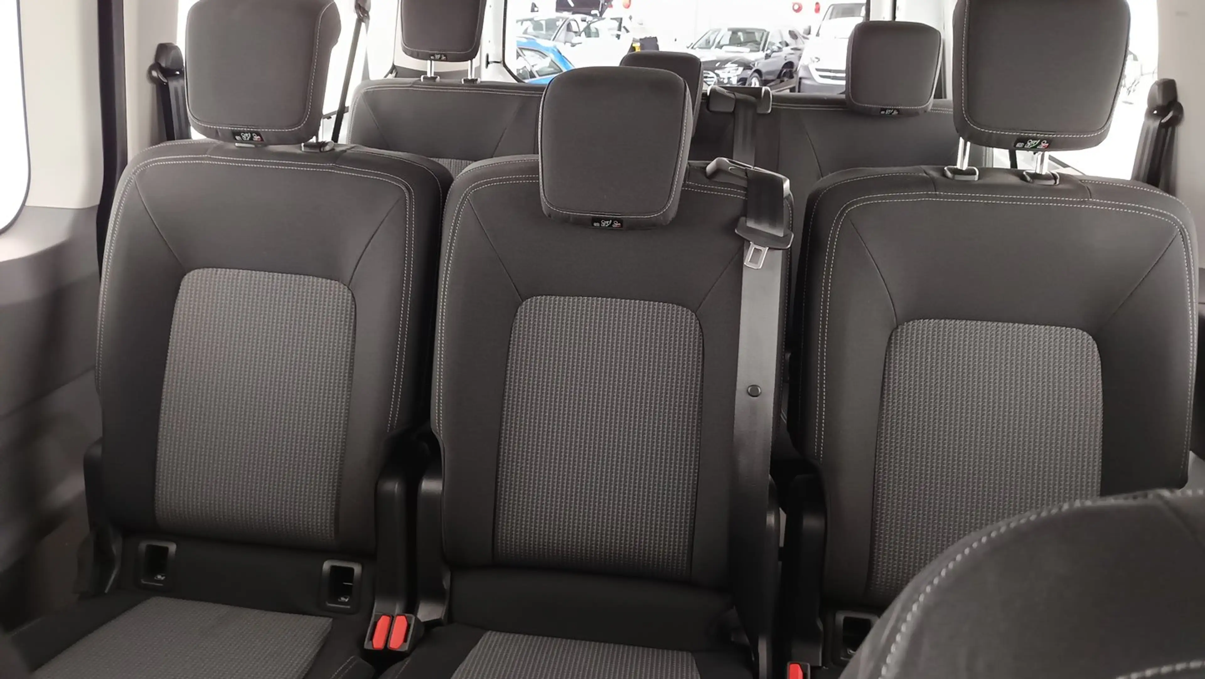 Volkswagen Transporter Kombi TDI — photo 13