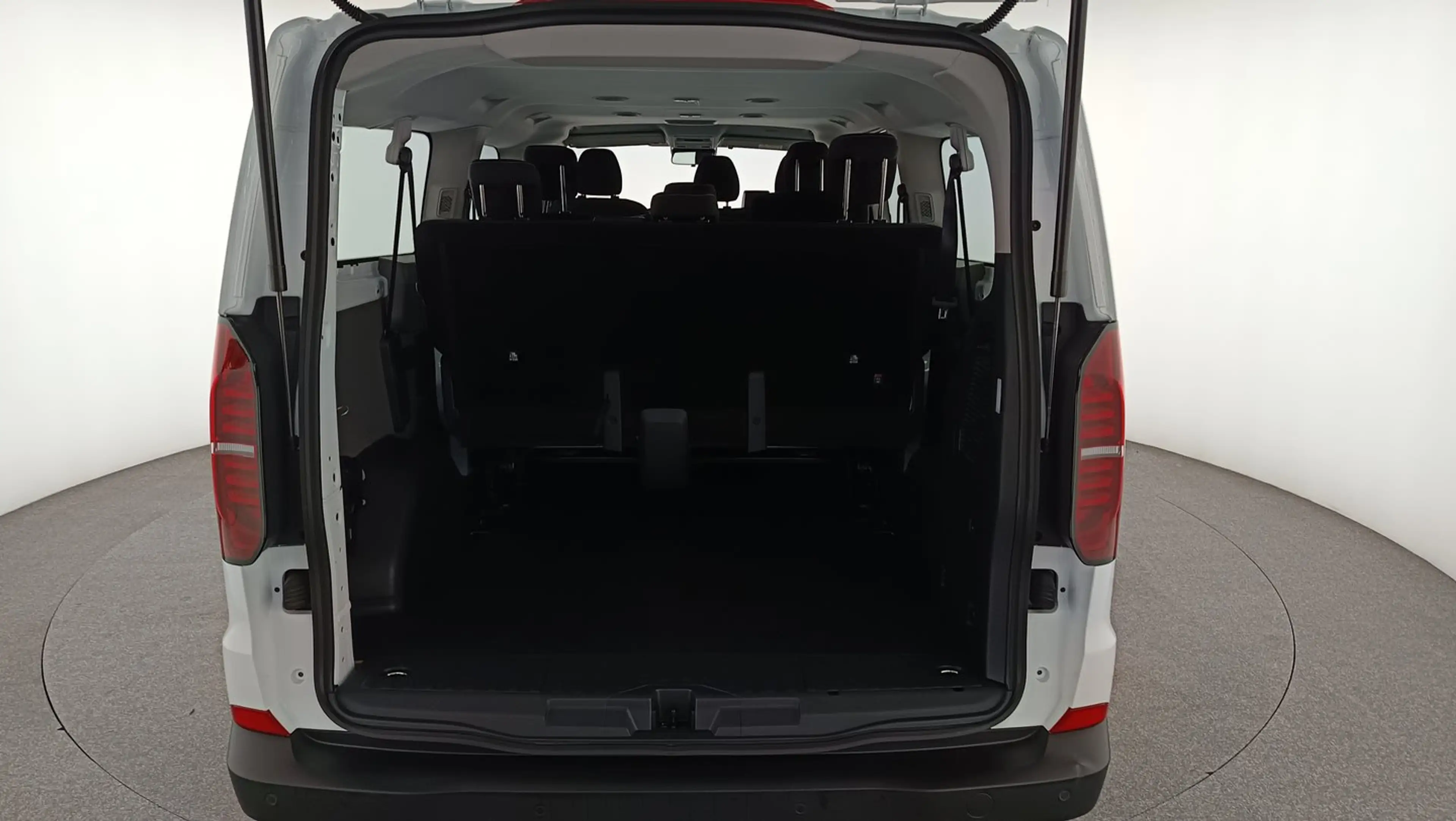 Volkswagen Transporter Kombi TDI — photo 7