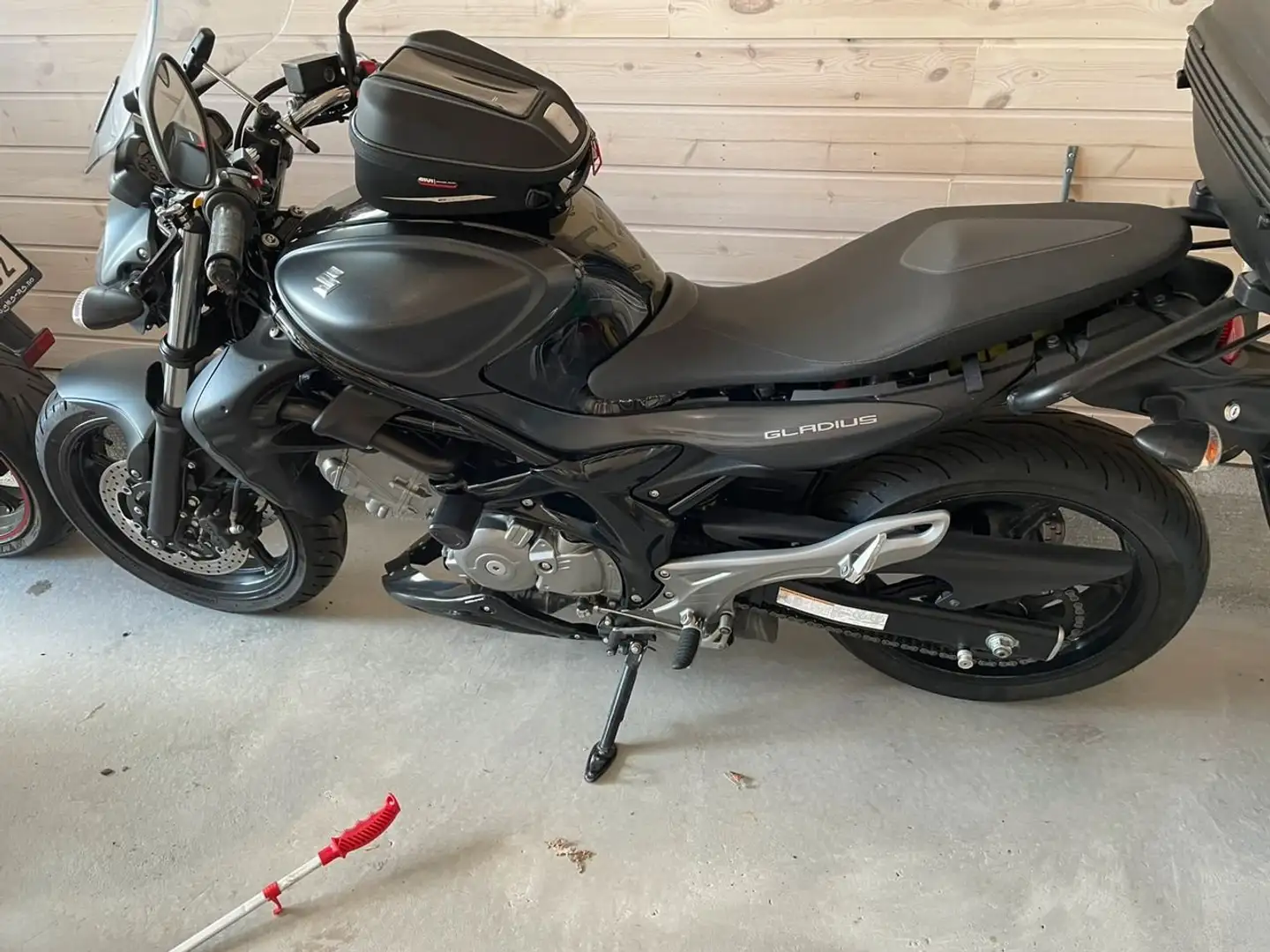 Suzuki GR 650 Suzuki SFV 650 Gladius Fekete - 2