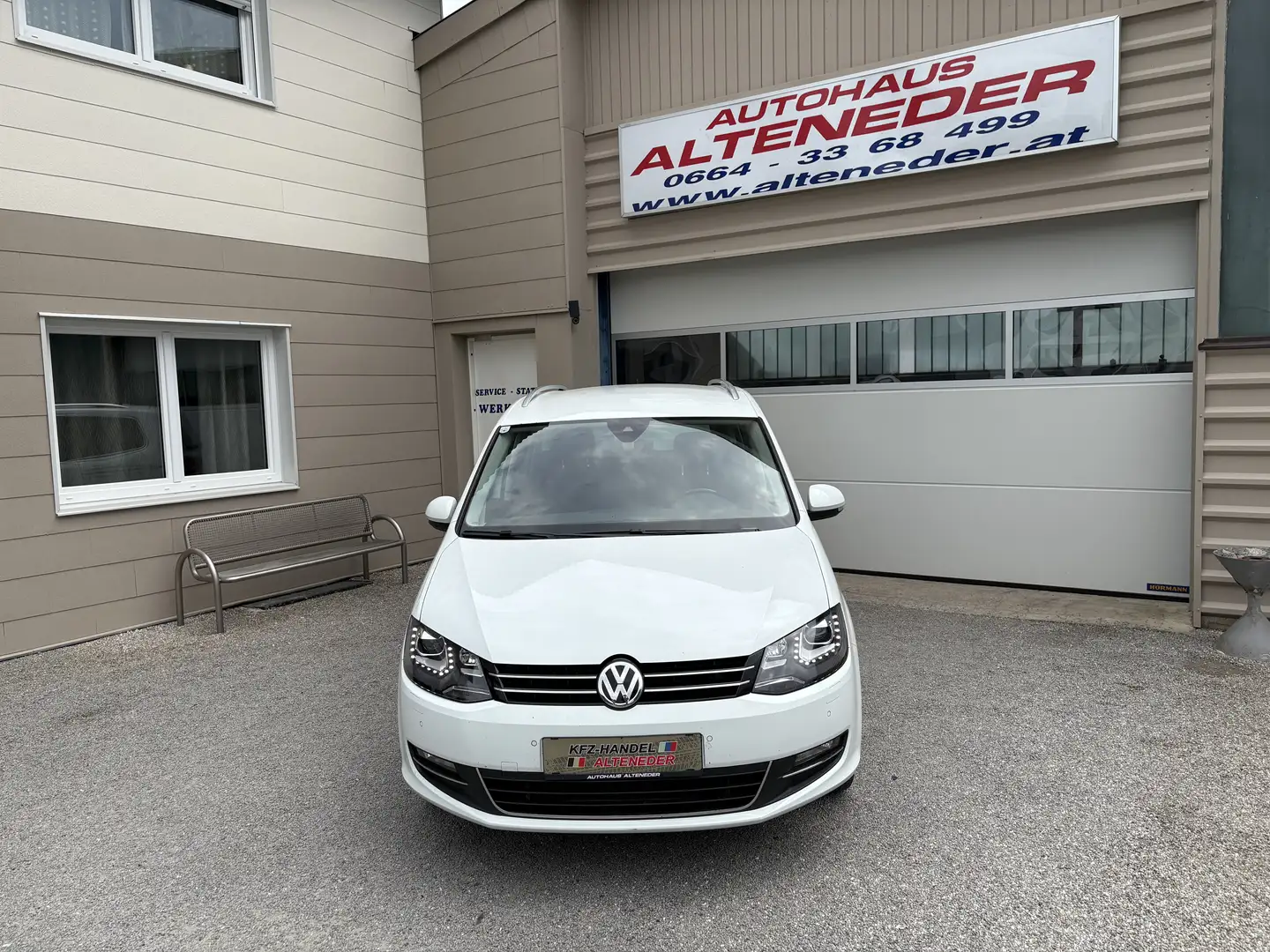 Volkswagen Sharan Business+ SCR 2,0 TDI *1.BESITZ*ACC*CARPLAY*RFK* Weiß - 2