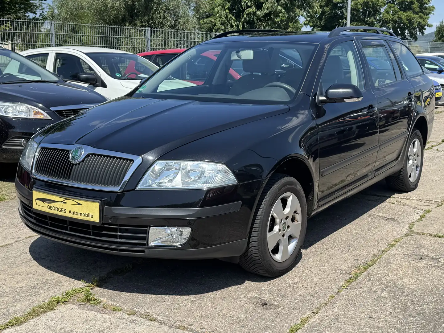 Skoda Octavia Combi 2.0 FSI 4x4 1.Hand Klima Schwarz - 1