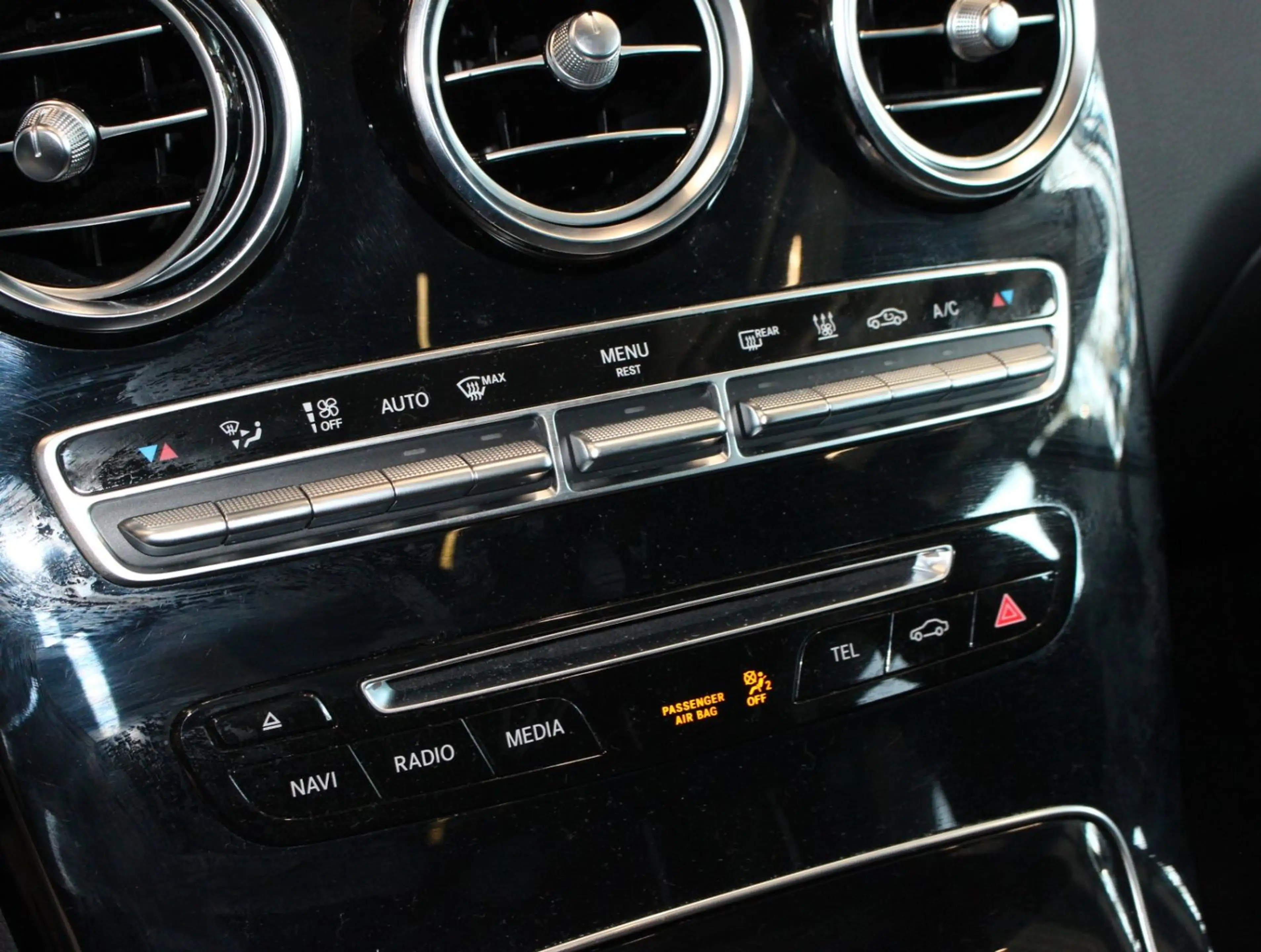 Mercedes-Benz GLC 350 e 4Matic AMG Line Pano*Kamera*LED — photo 15