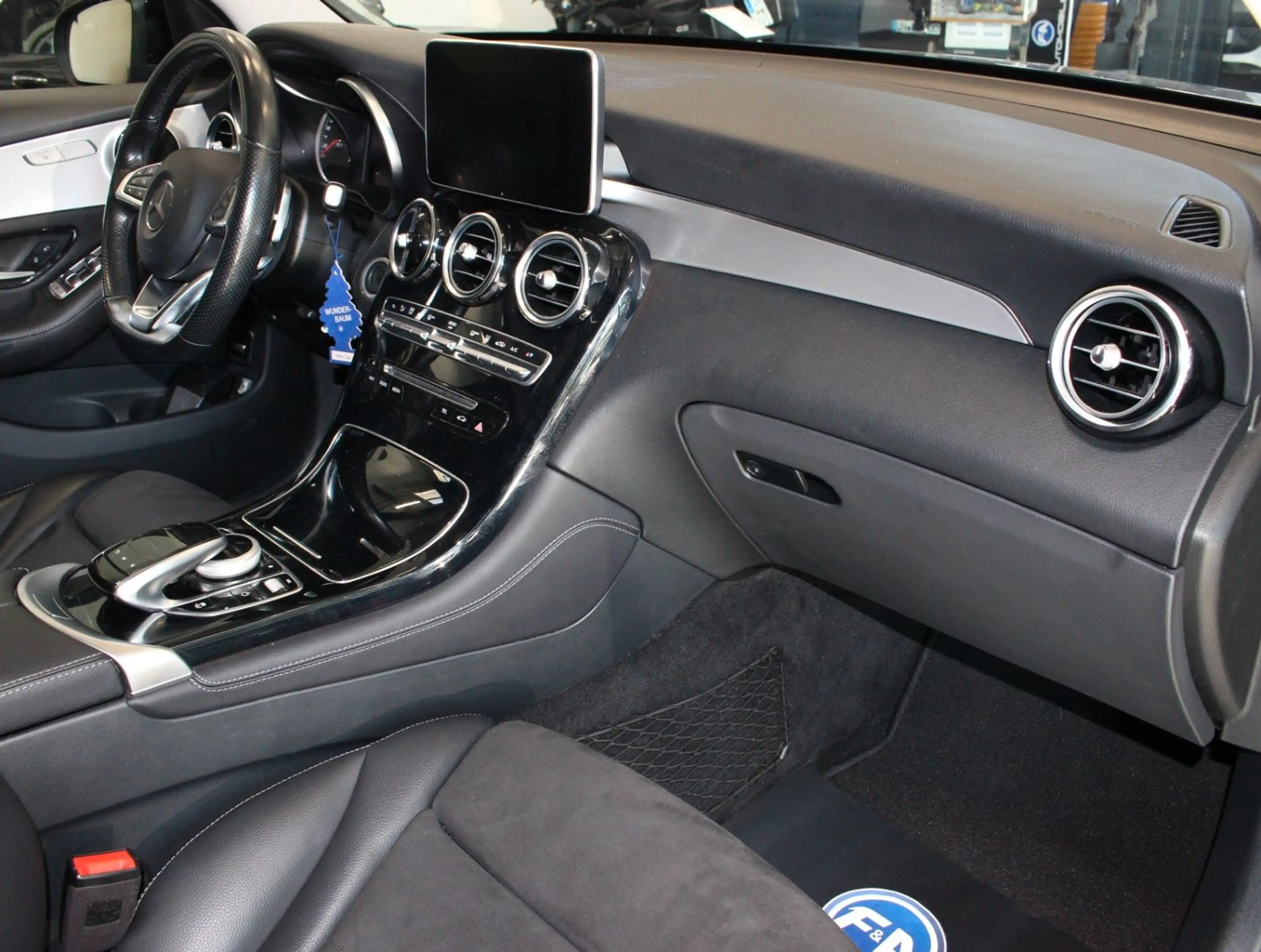 Mercedes-Benz GLC 350 e 4Matic AMG Line Pano*Kamera*LED — photo 10