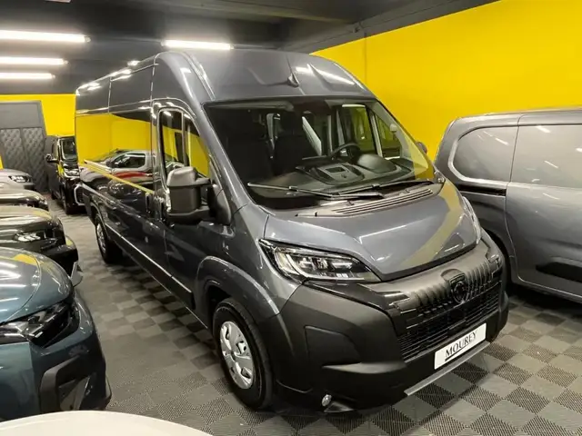Peugeot Boxer view 2