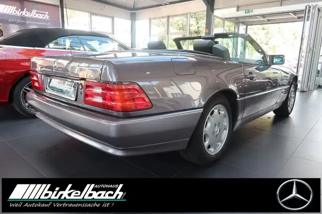 Mercedes-Benz SL view 4