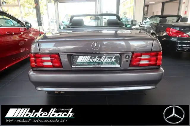 Mercedes-Benz SL view 21