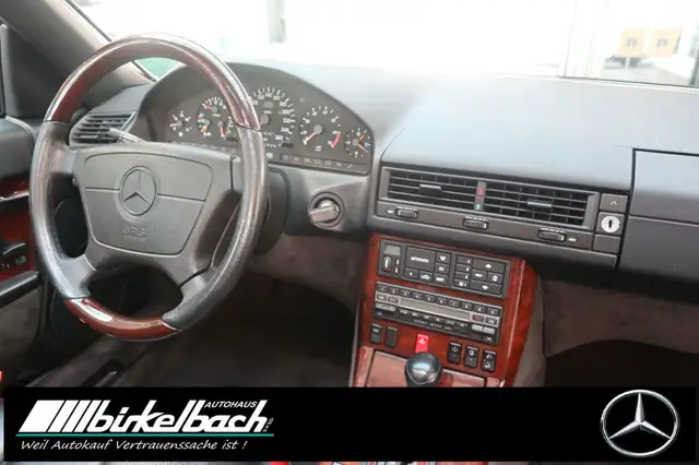 Mercedes-Benz SL view 10