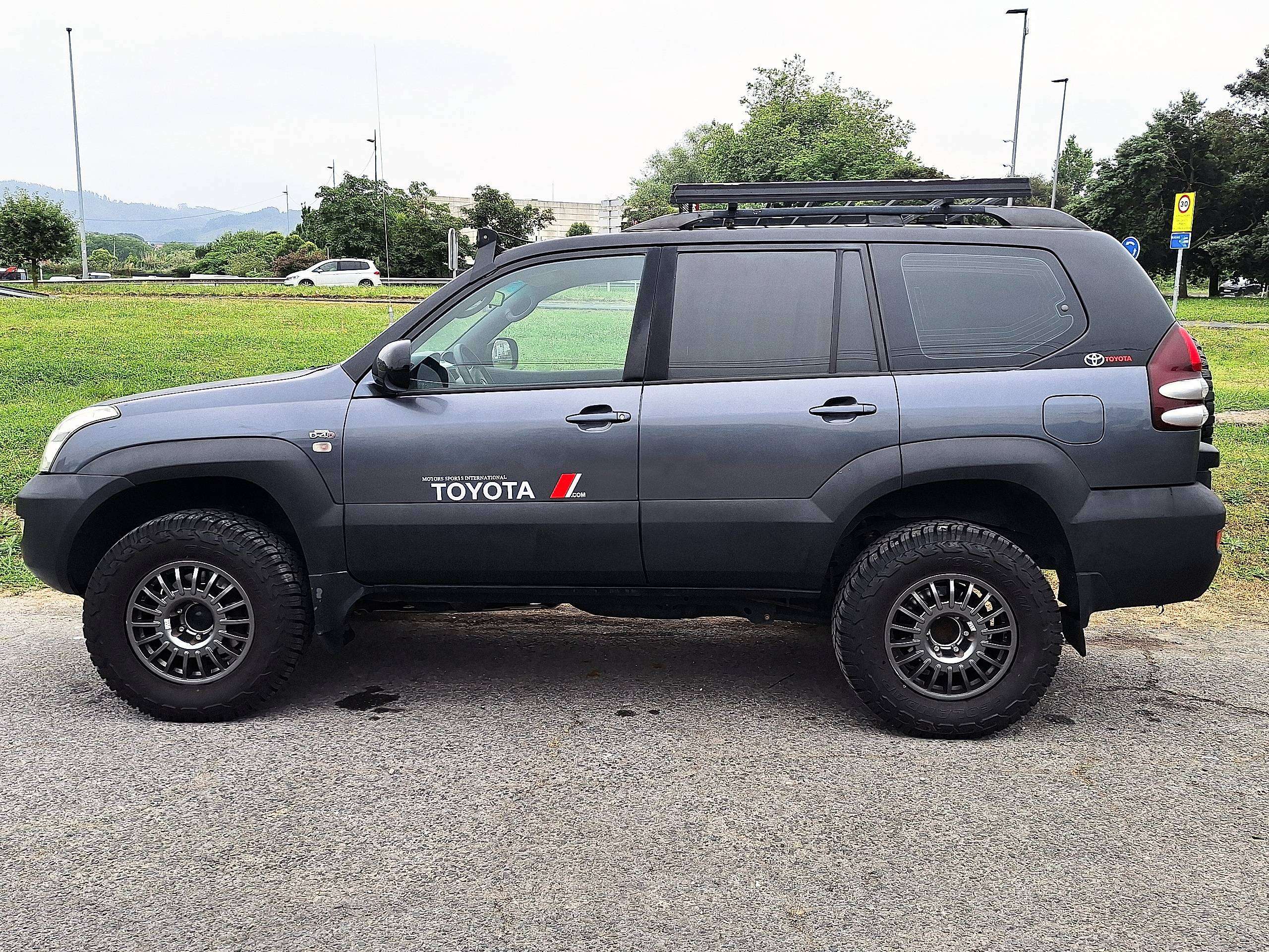 Toyota Land Cruiser 120 - foto 1