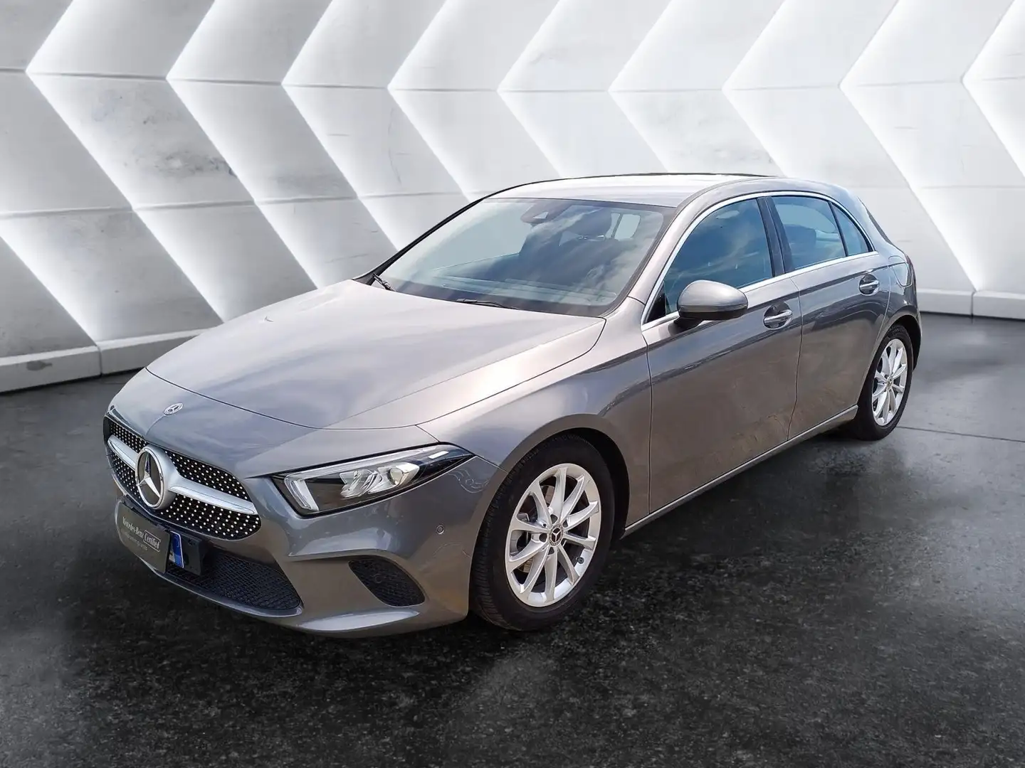Mercedes-Benz A 180 A 180 d Sport auto Gris - 1