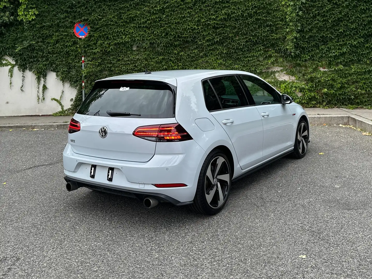 Volkswagen Golf GTI Golf GTI 2,0 TSI DSG GTI Weiß - 2